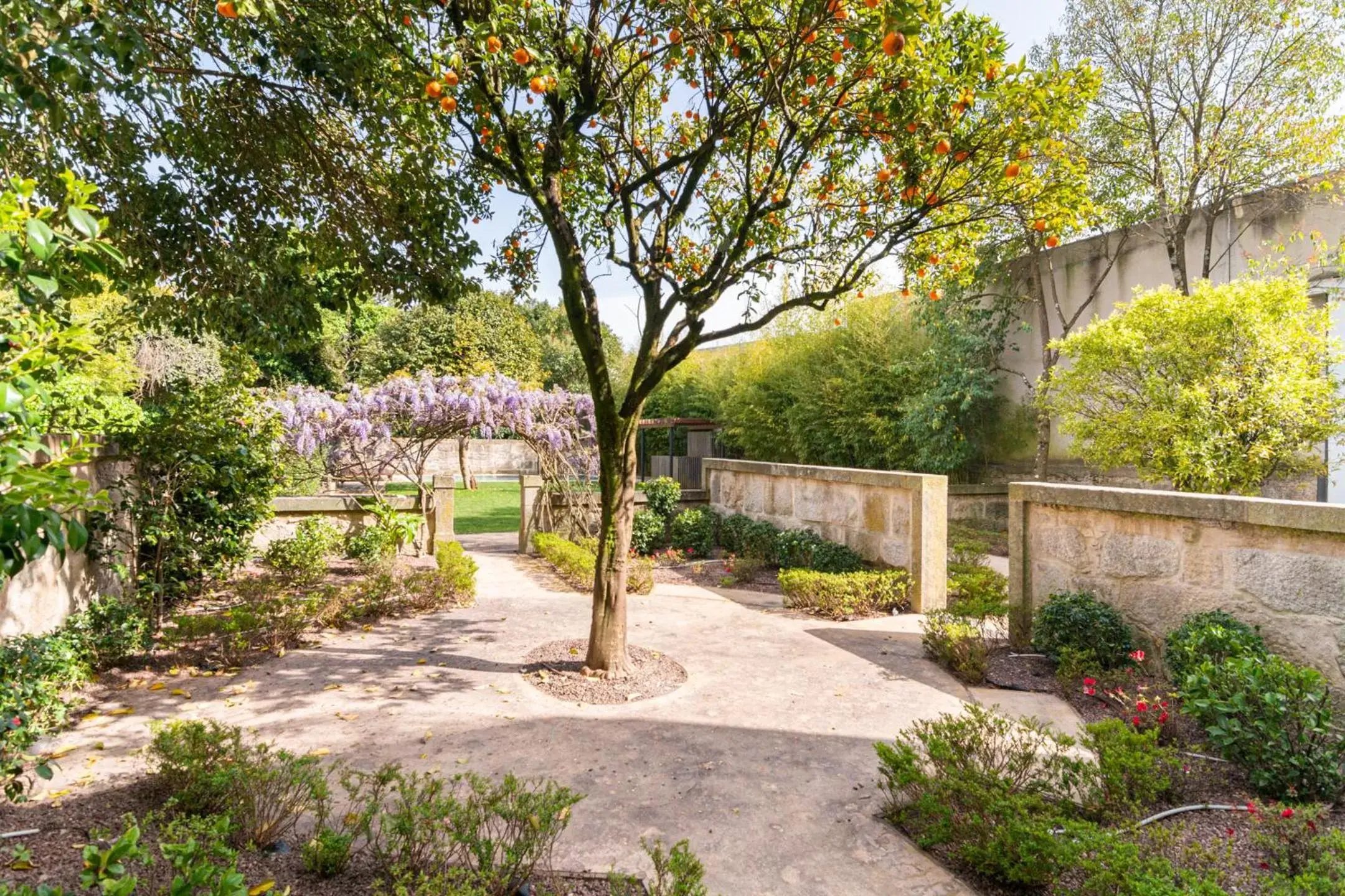 Garden in Marquês Garden House by Olivia