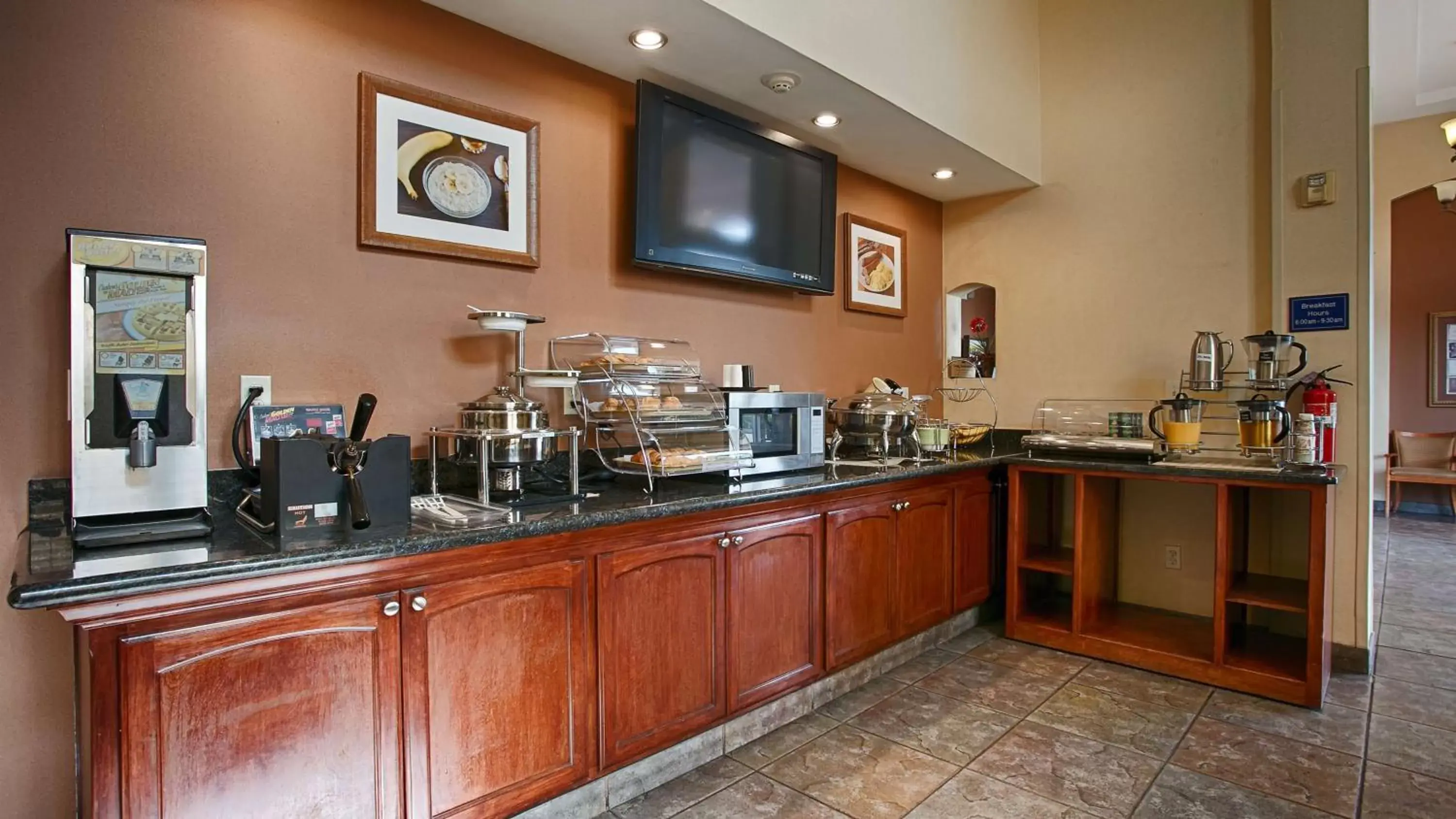 Restaurant/Places to Eat in Best Western I-5 Inn & Suites