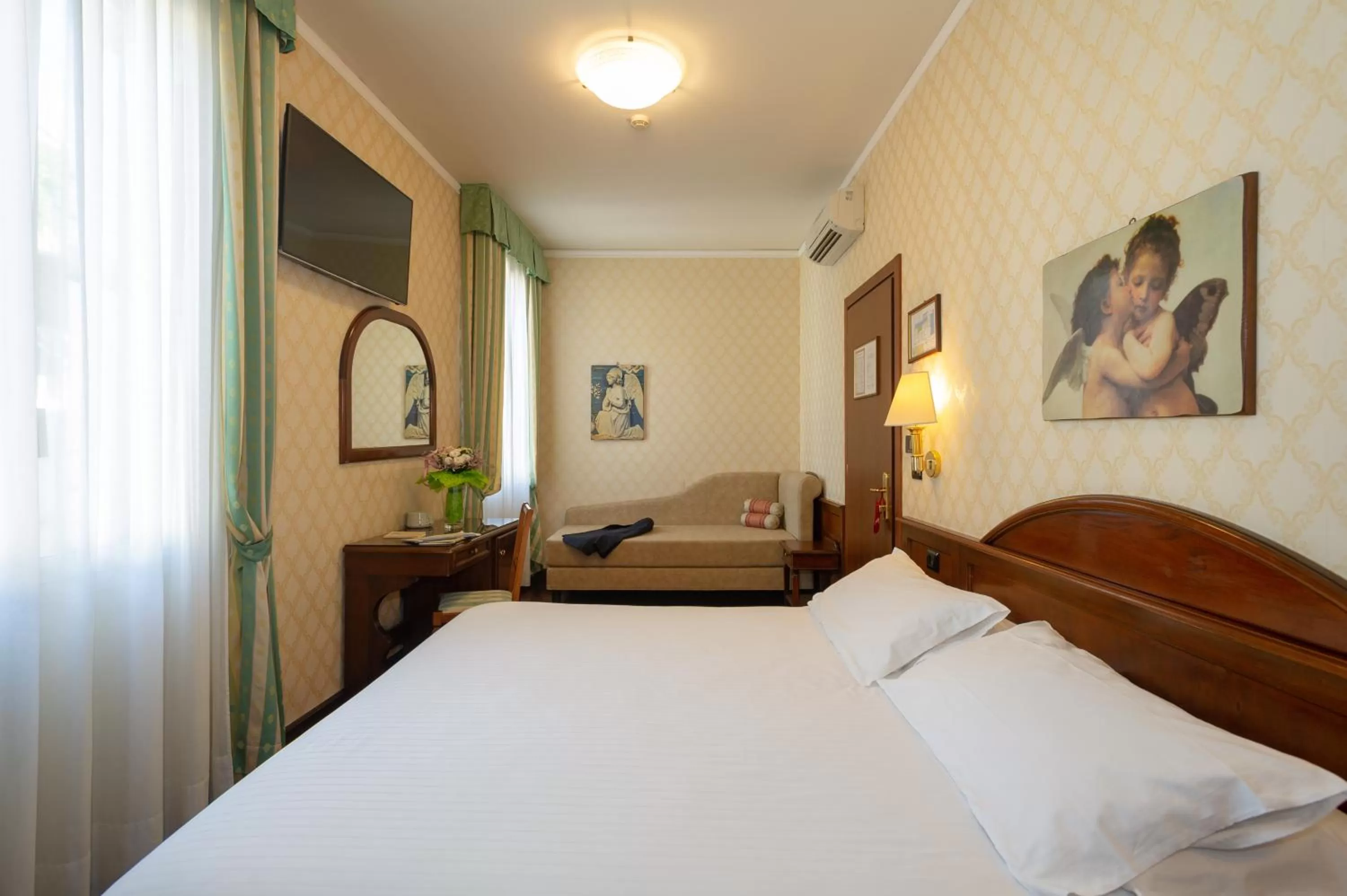 Bed in Hotel Boccaccio