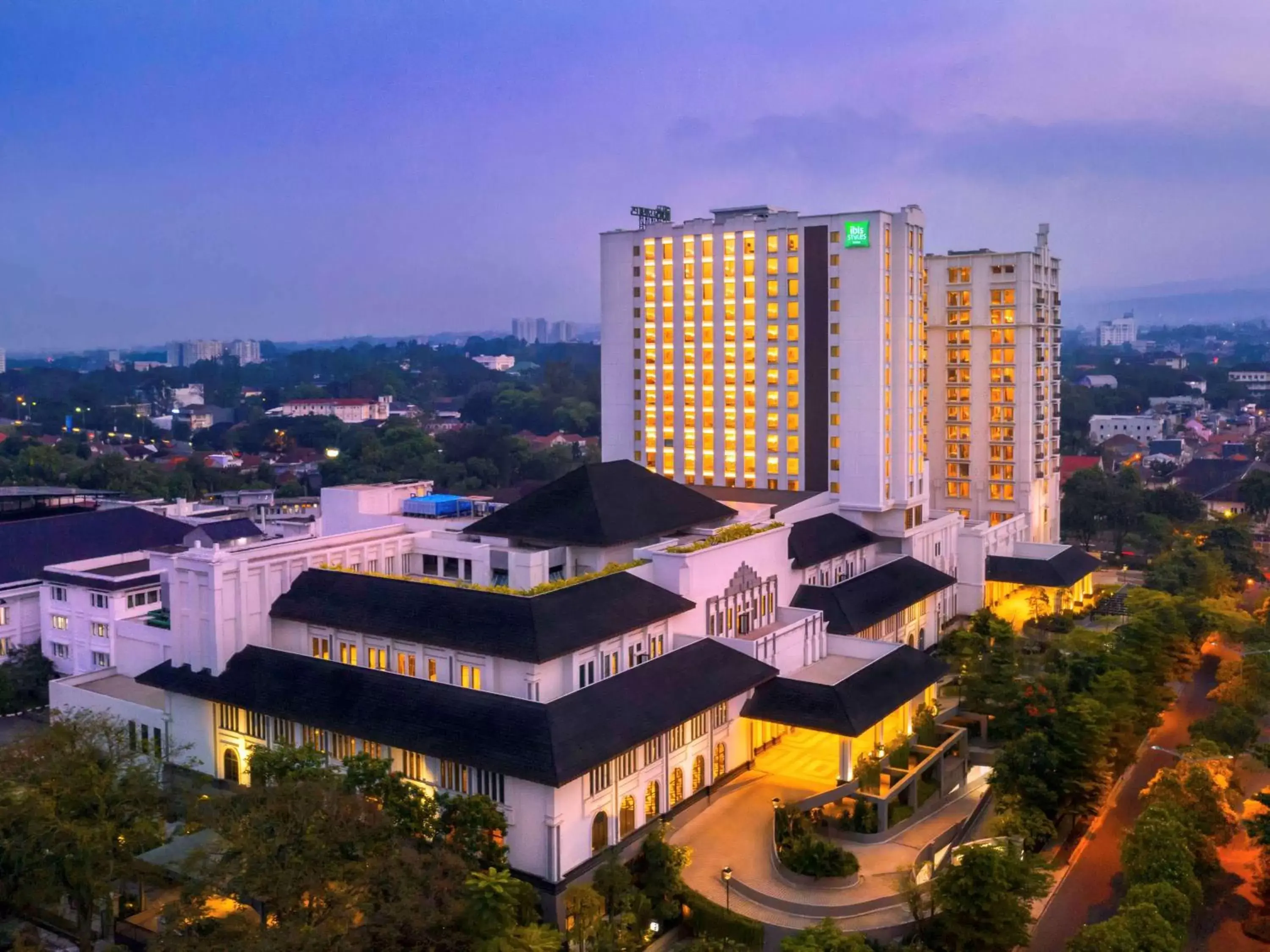 Property building, Bird's-eye View in ibis Styles Bandung Grand Central