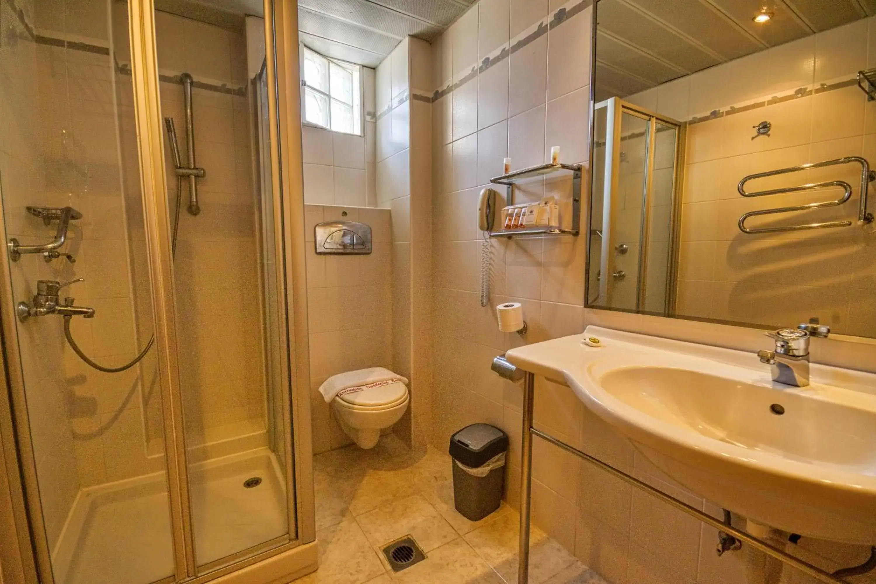 Shower, Bathroom in Arte hotel