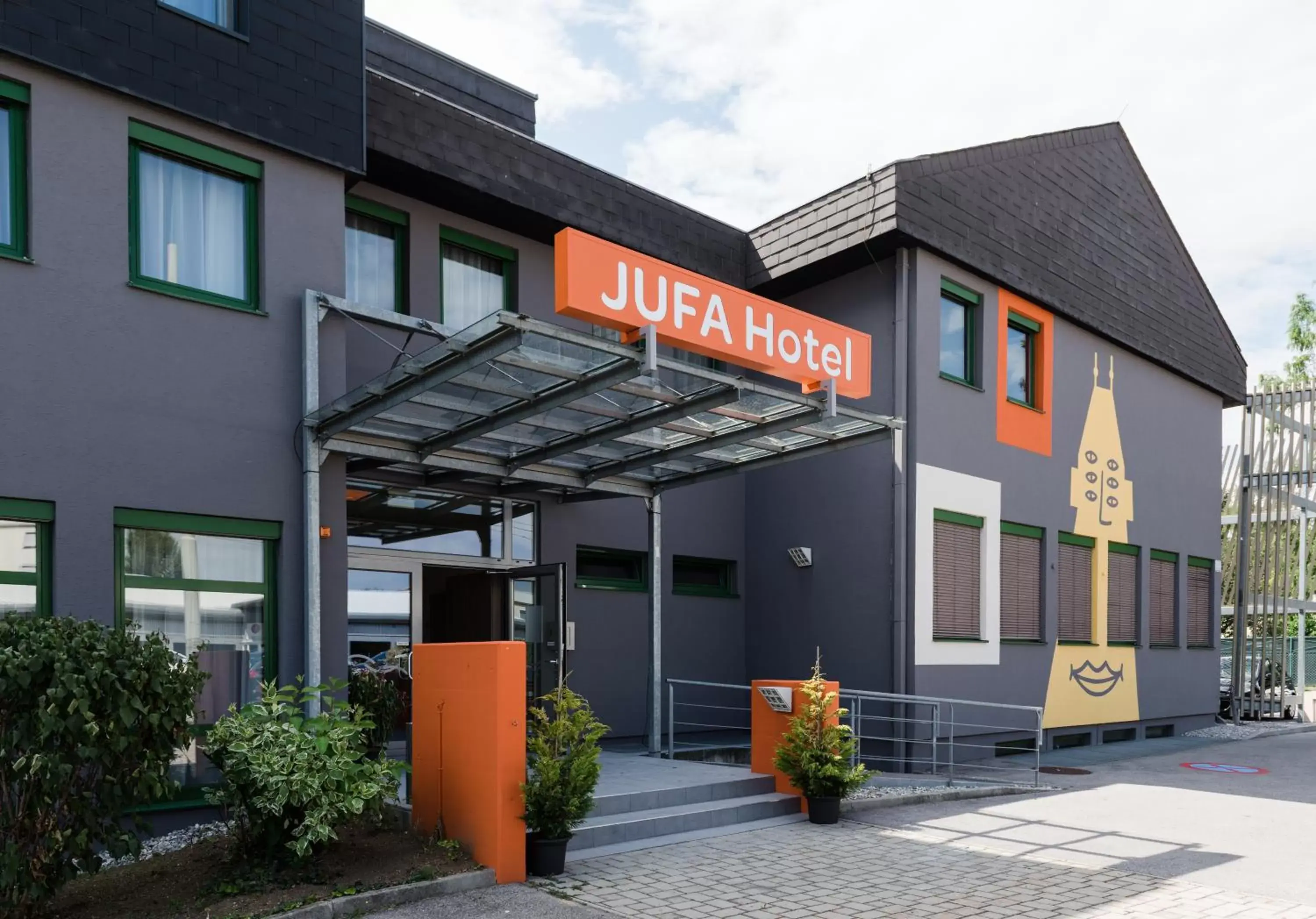 Facade/entrance in JUFA Hotel Graz Süd