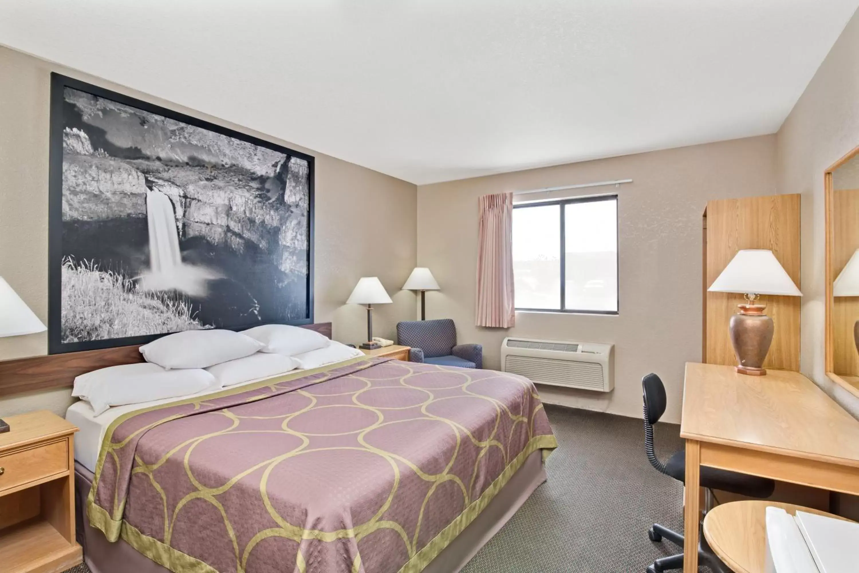 Bedroom in Super 8 by Wyndham Spokane/West