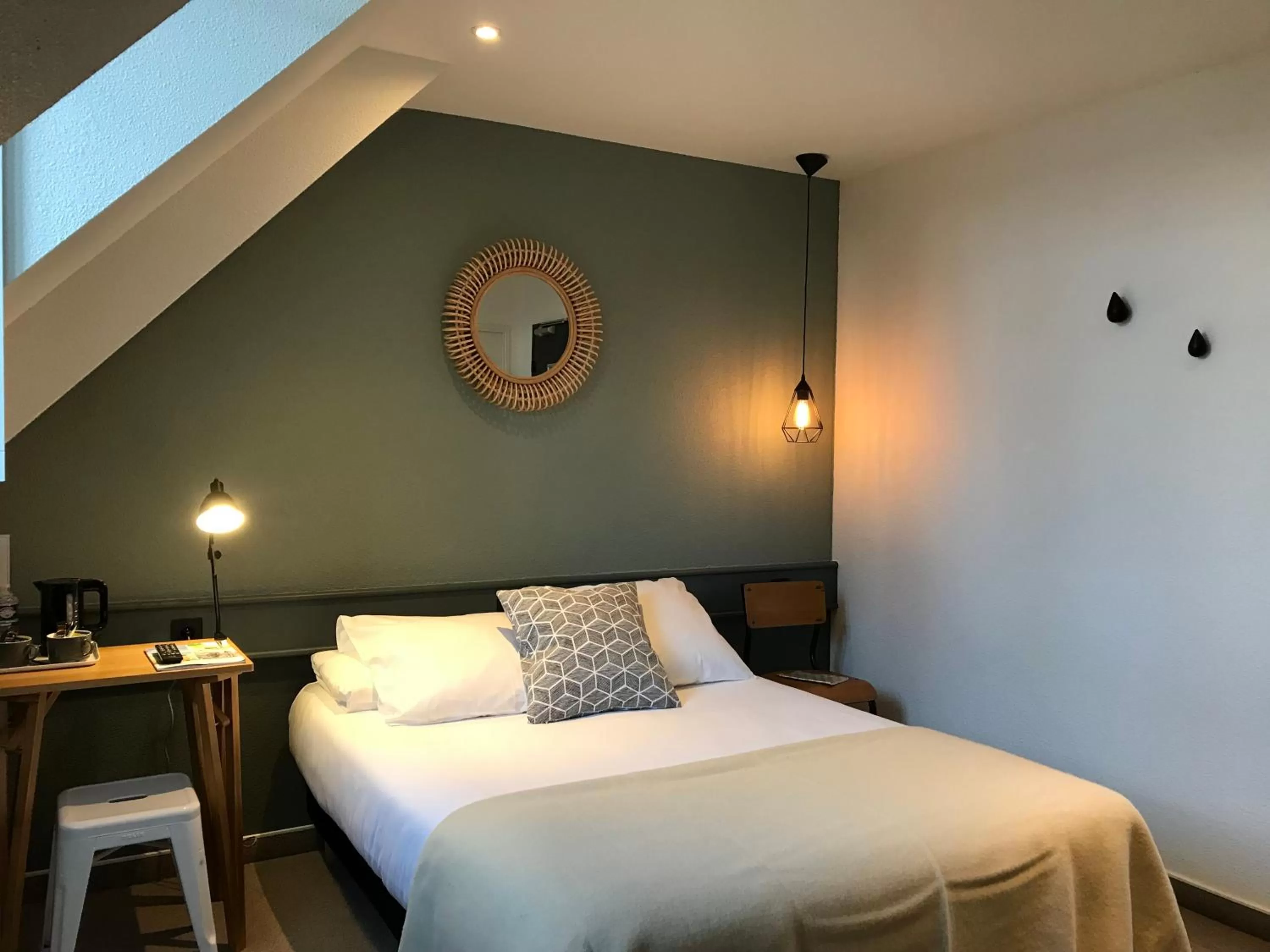 Photo of the whole room, Bed in Hotel de France