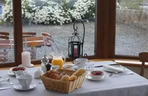 Breakfast in Clifden Bay Lodge