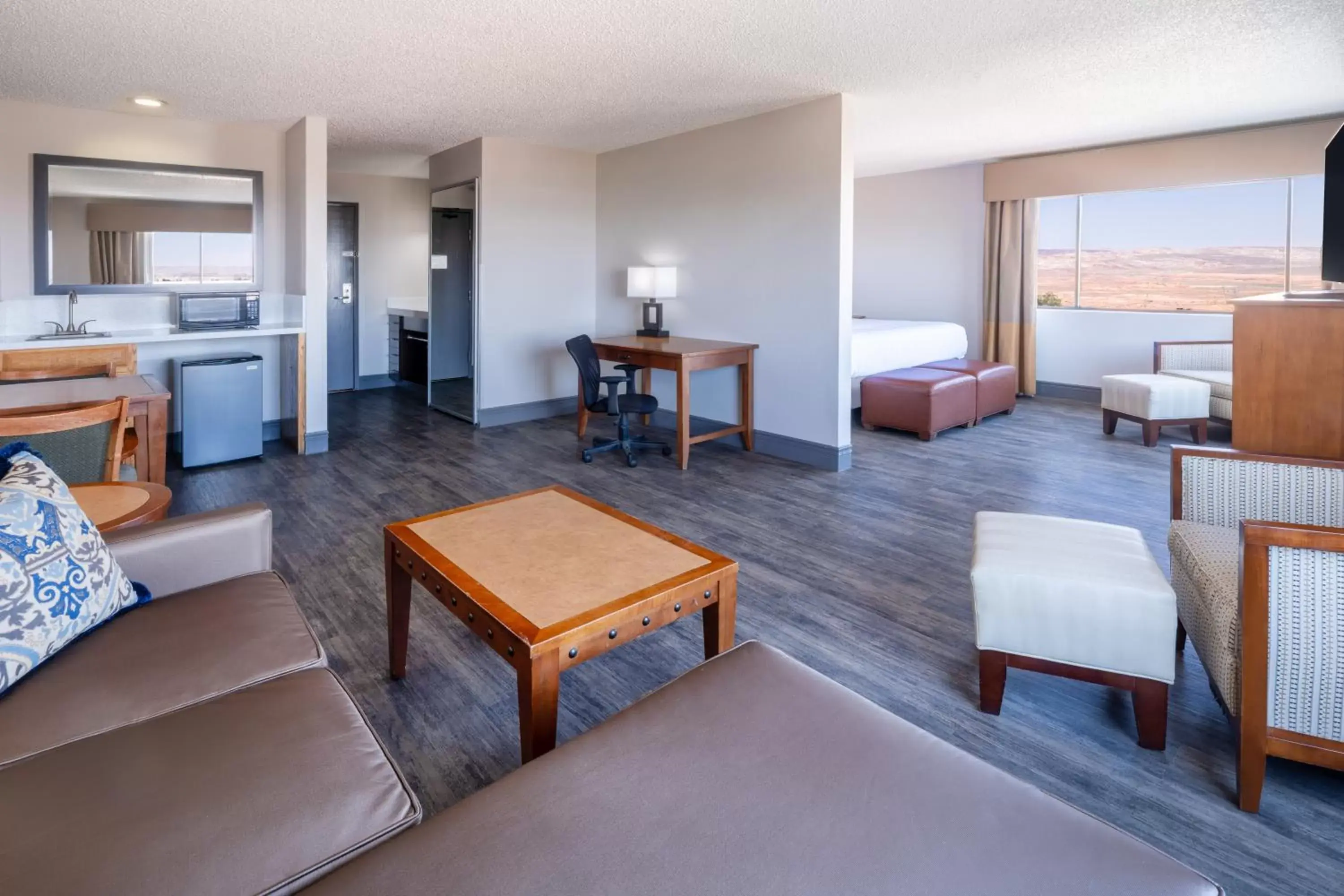 Bedroom, Seating Area in Best Western Plus At Lake Powell