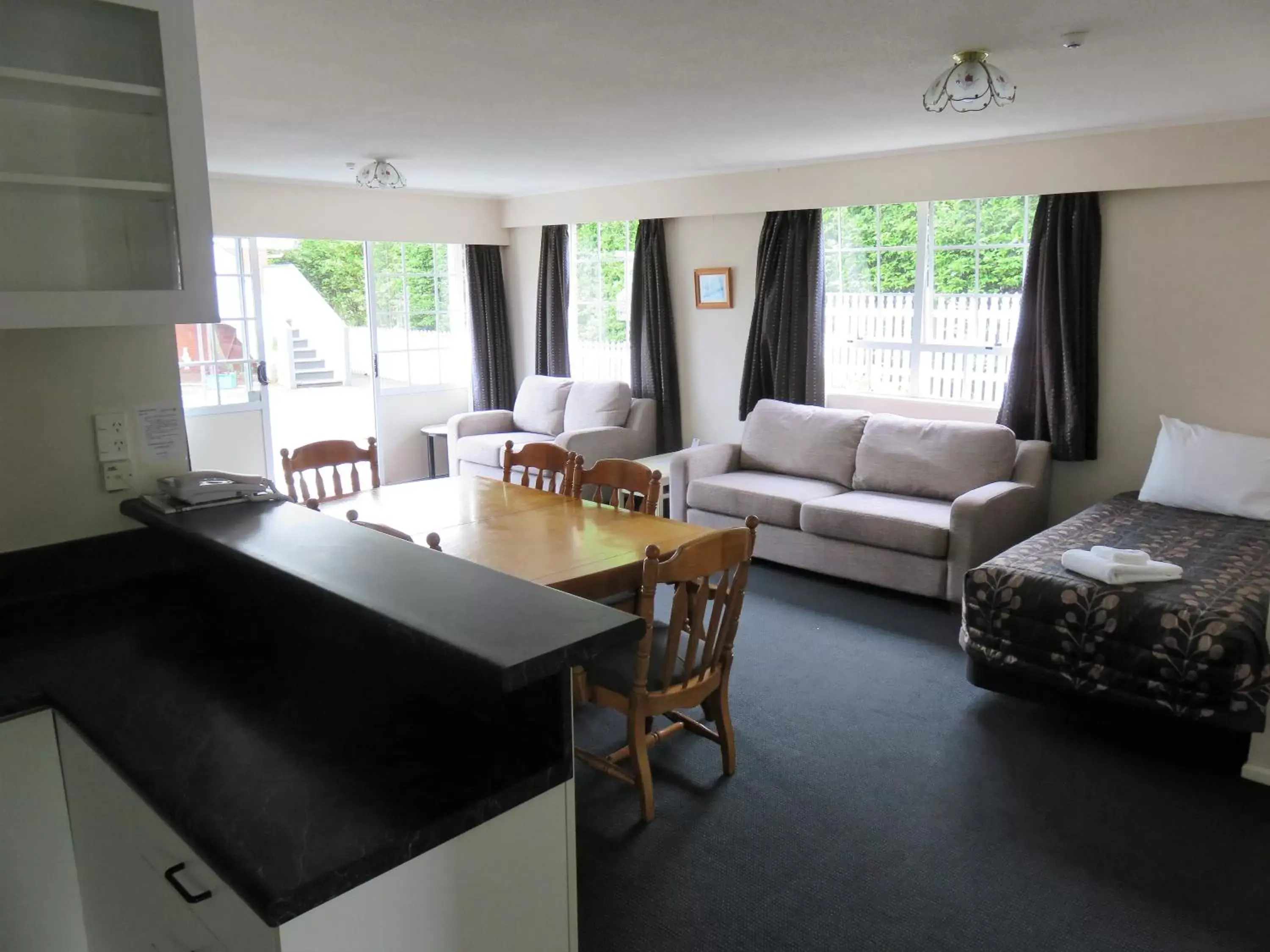 Kitchen or kitchenette in Admirals Motor Lodge