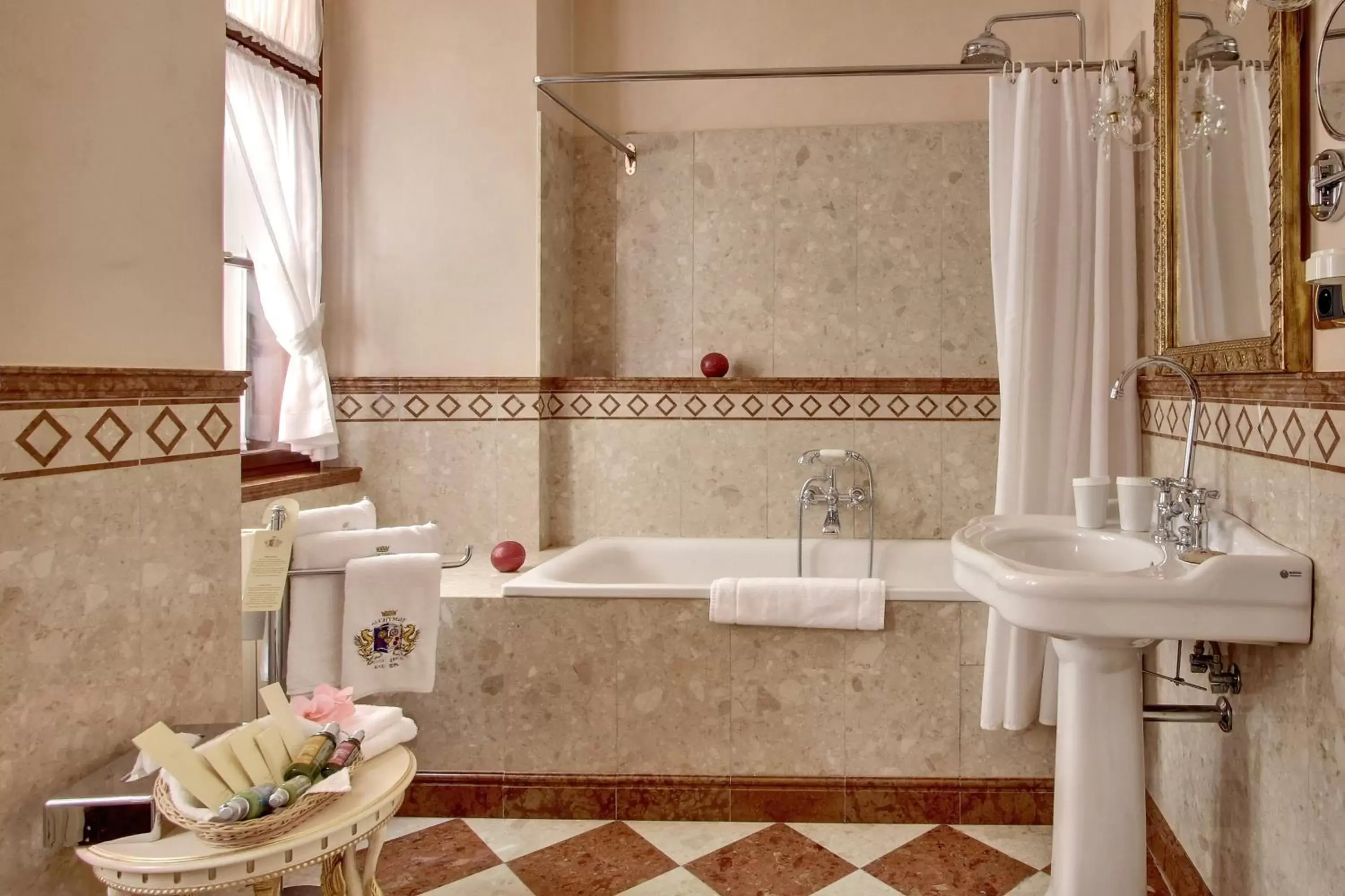Hot Tub, Bathroom in Alchymist Grand Hotel and Spa - Preferred Hotels & Resorts