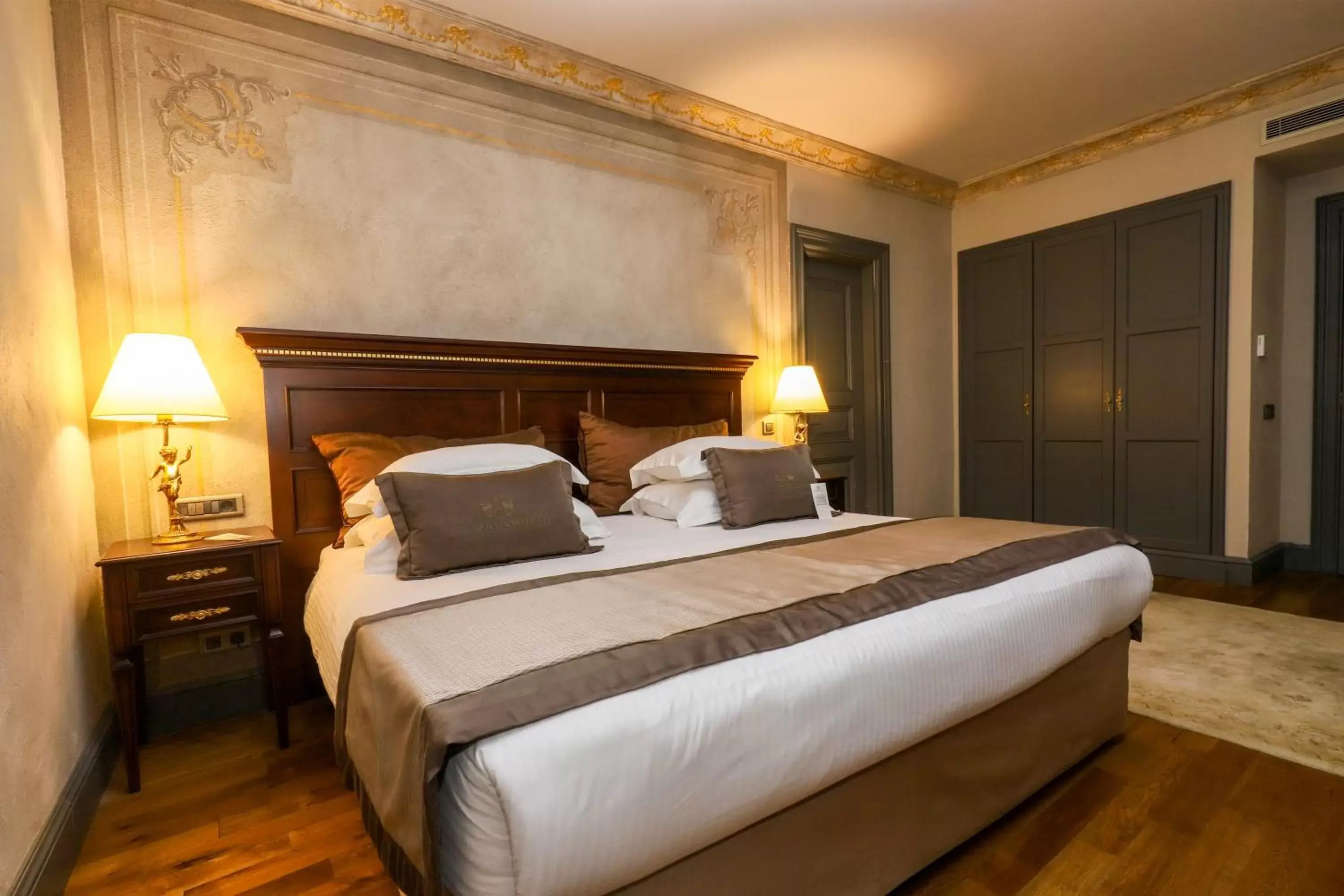 Bed in Palazzo Donizetti Hotel - Special Class