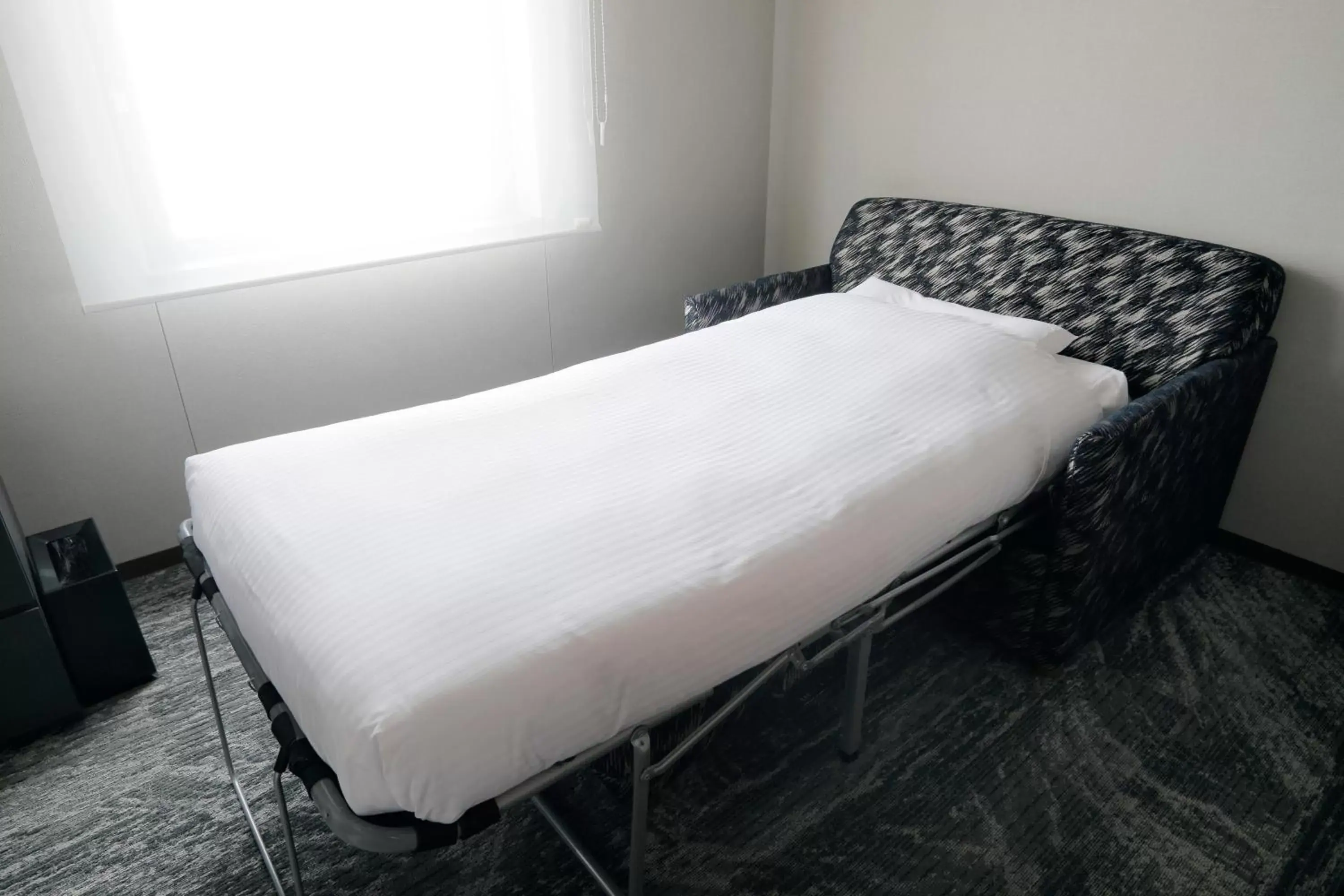 Bed in JR Inn Hakodate