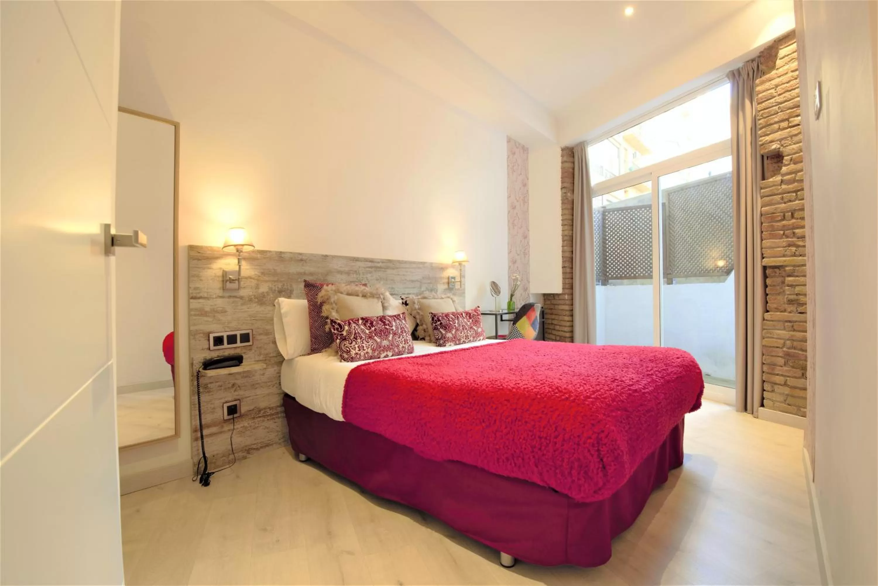 Photo of the whole room, Bed in DreamKeys Barcelona City