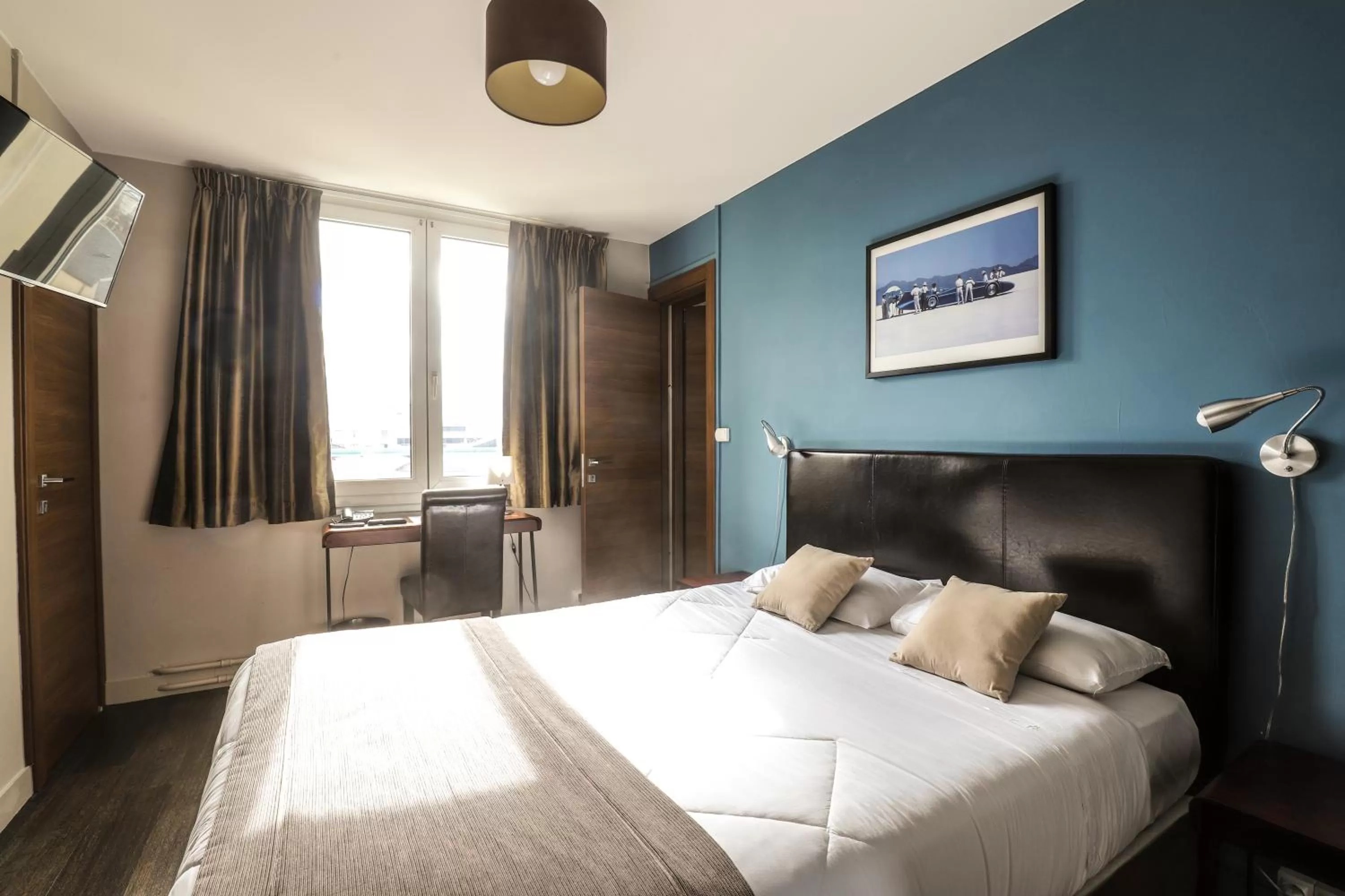 Photo of the whole room, Bed in Hotel Des Cedres