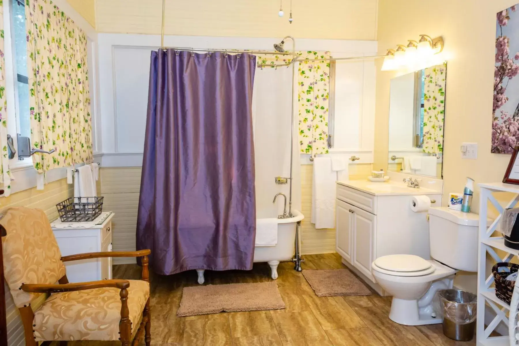 Bathroom in The Charleston Inn