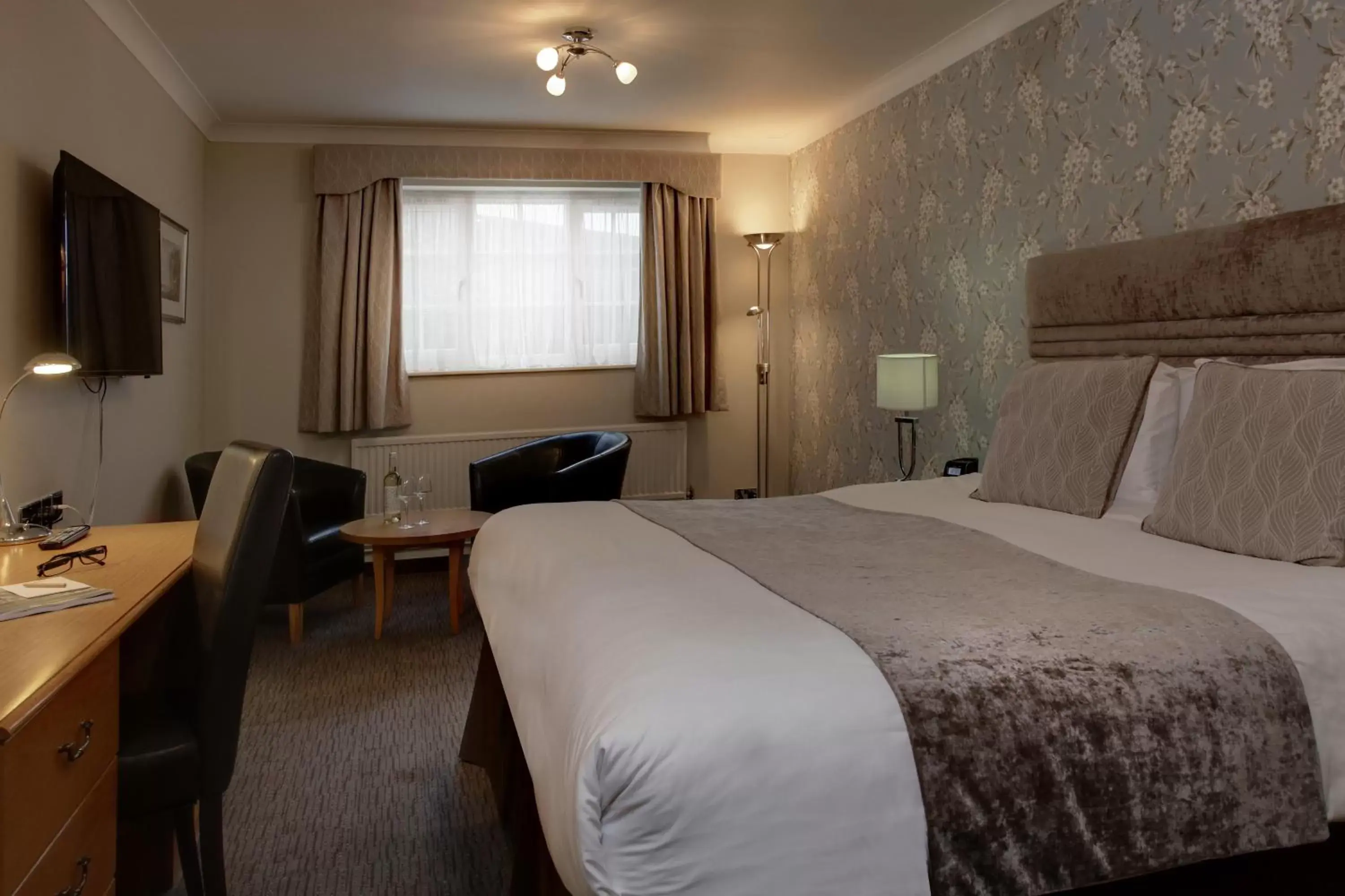 Photo of the whole room, Bed in Manor House Hotel & Spa, Alsager