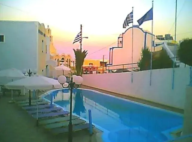 Swimming Pool in Hotel Hellas