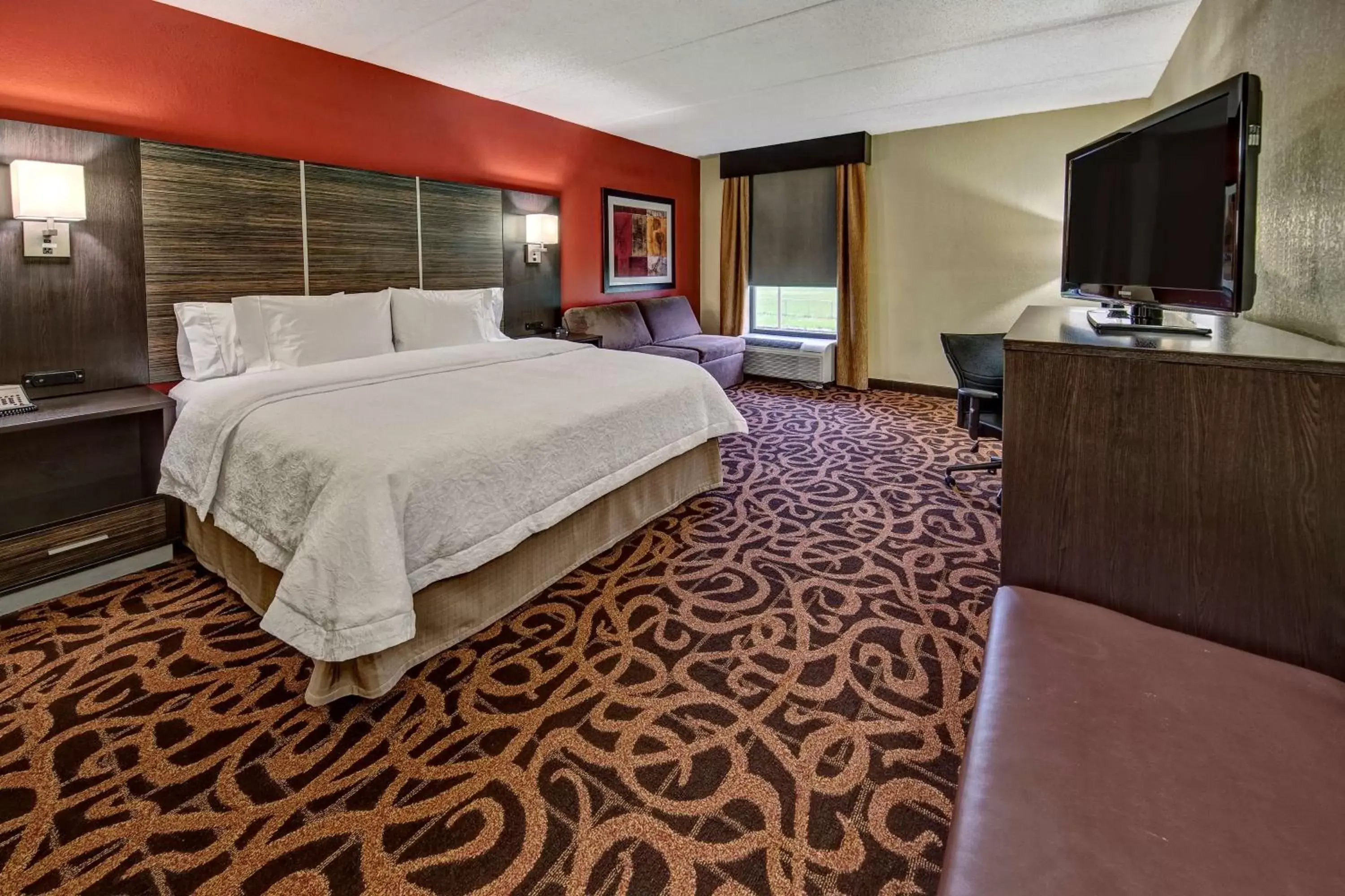 Bedroom in Hampton Inn Houston Baytown