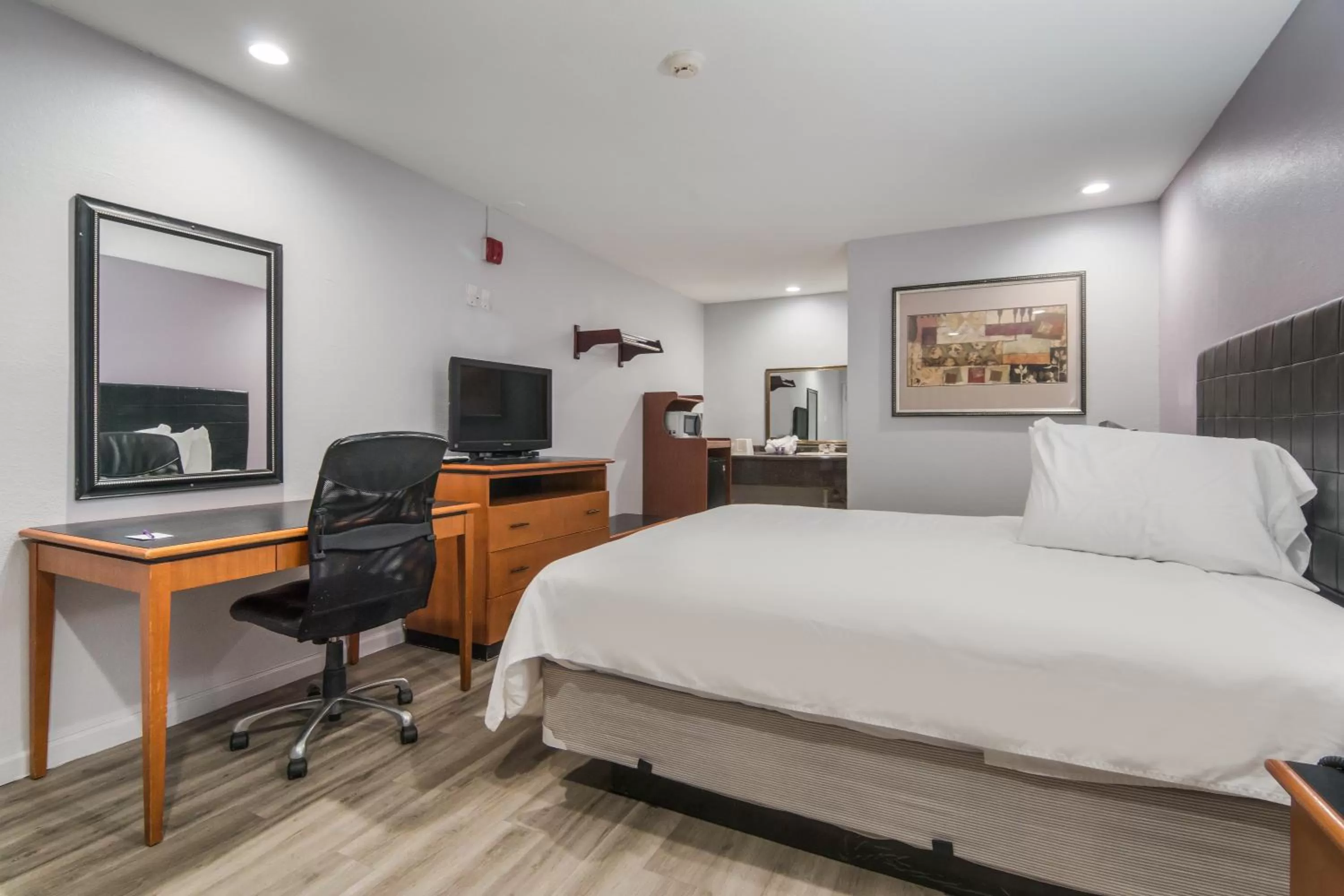 Bed in Knights Inn North Richland Hills