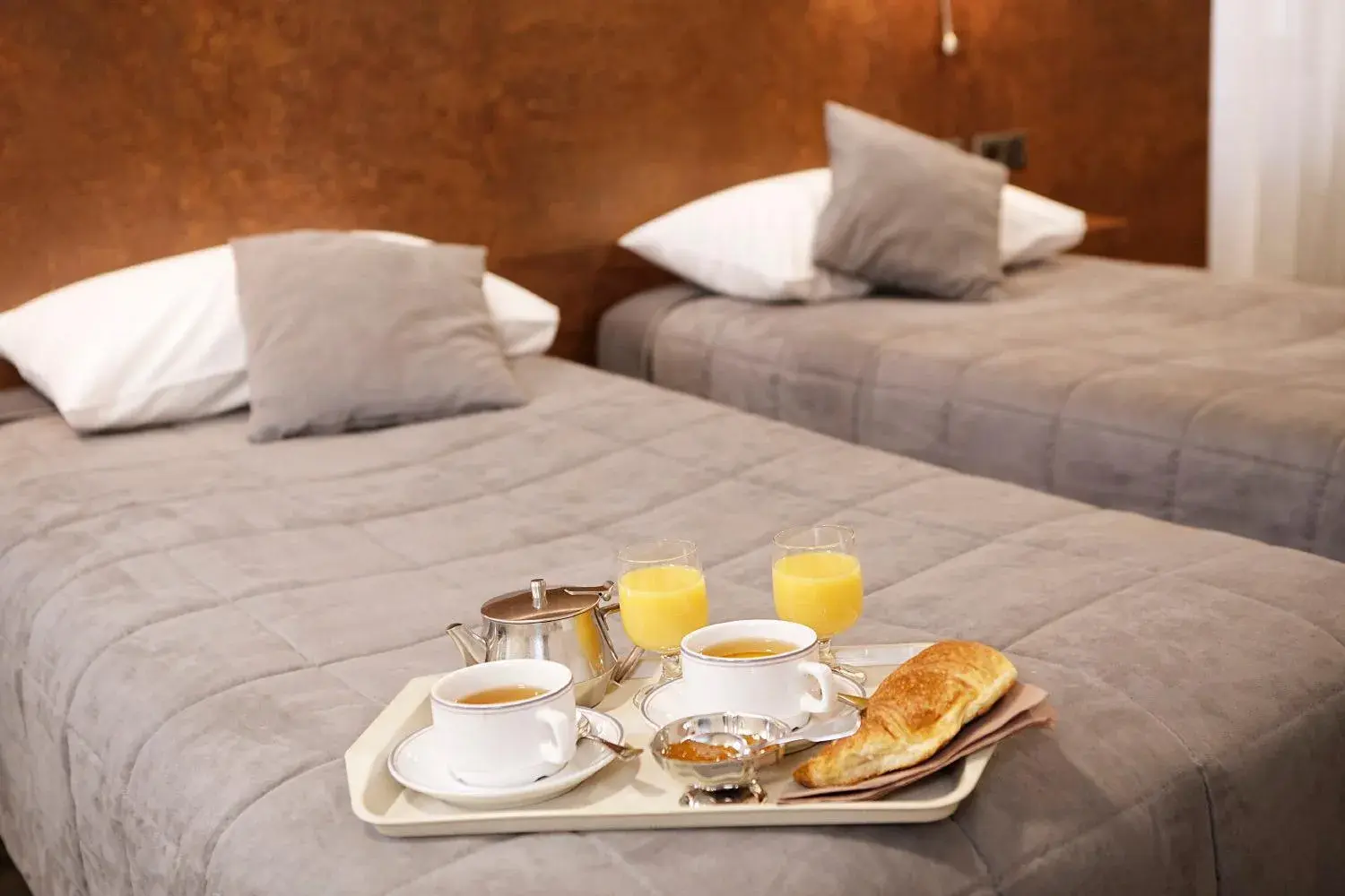 Bed in Hôtel Le Lons