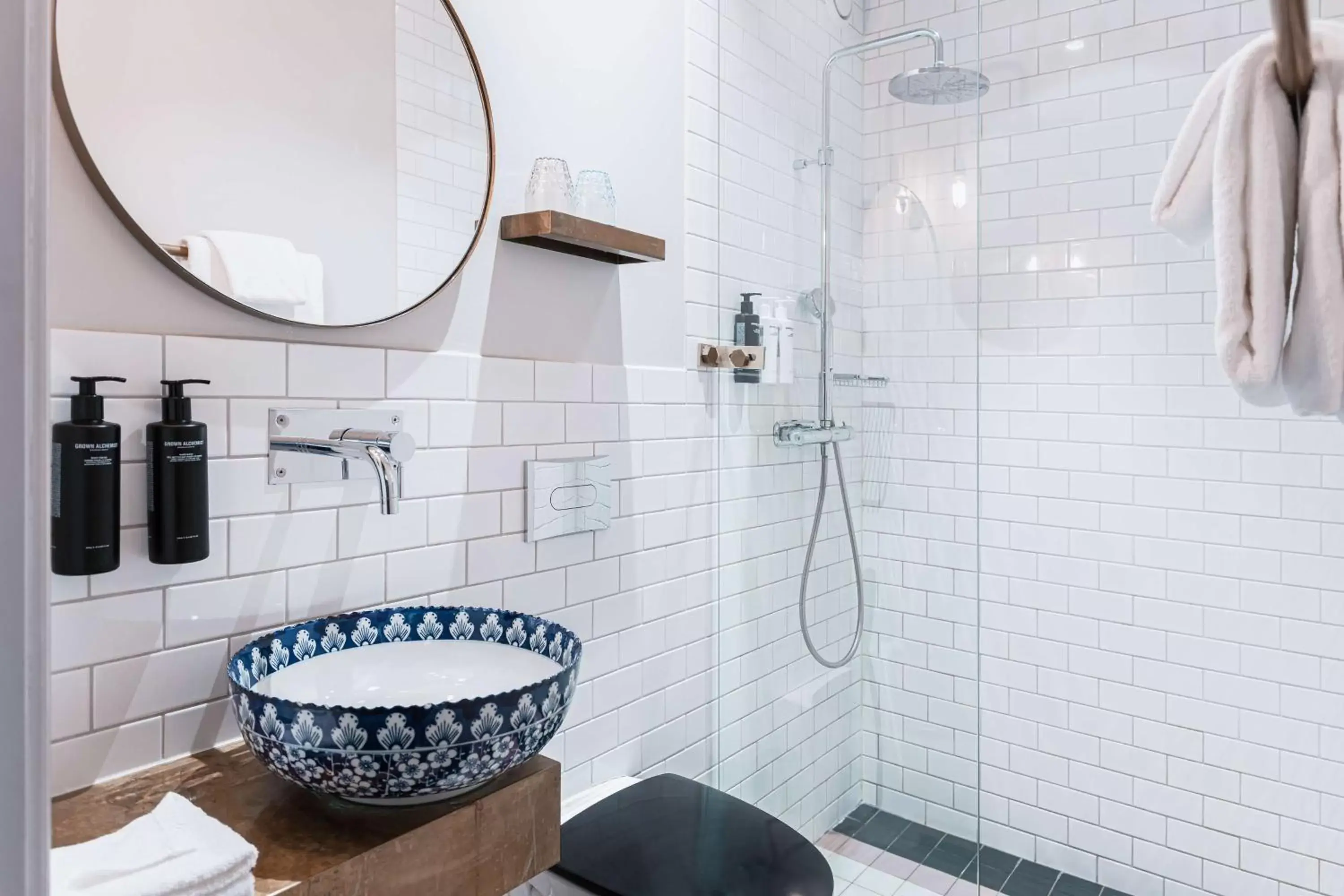 Shower, Bathroom in Story Hotel Riddargatan, part of JdV by Hyatt