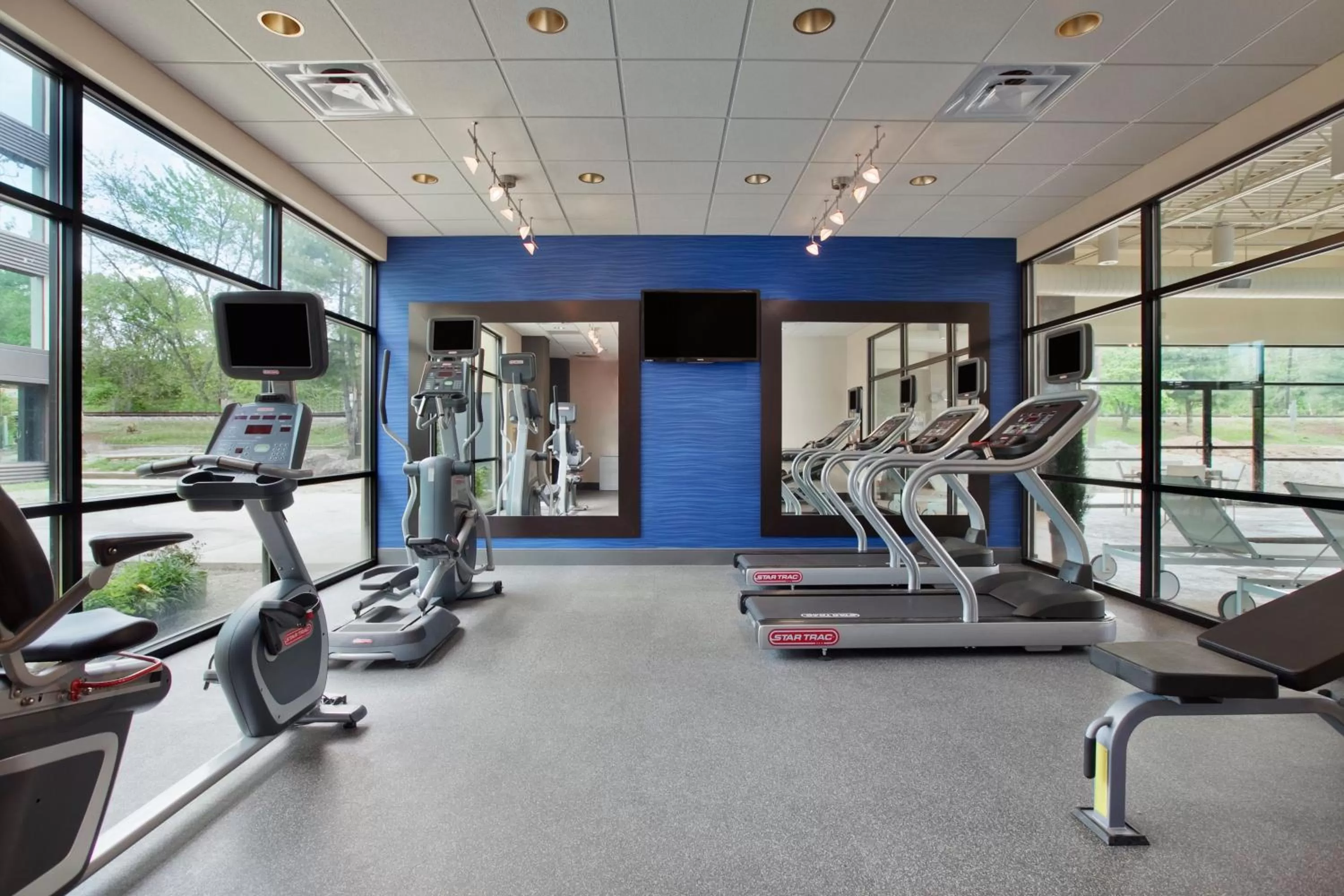 Spa and wellness centre/facilities in Holiday Inn and Suites Charleston West by IHG