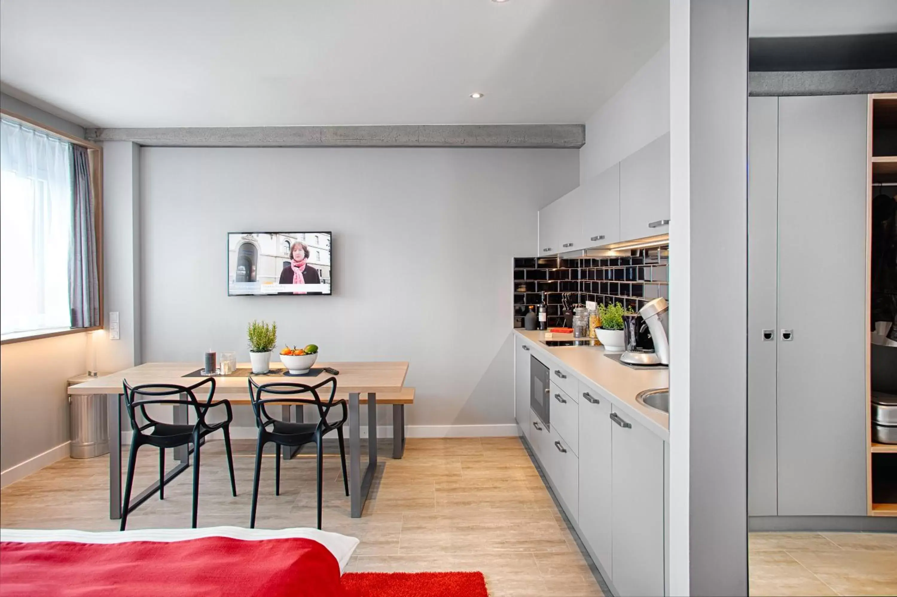 Photo of the whole room, Kitchen/Kitchenette in MLOFT Apartments München