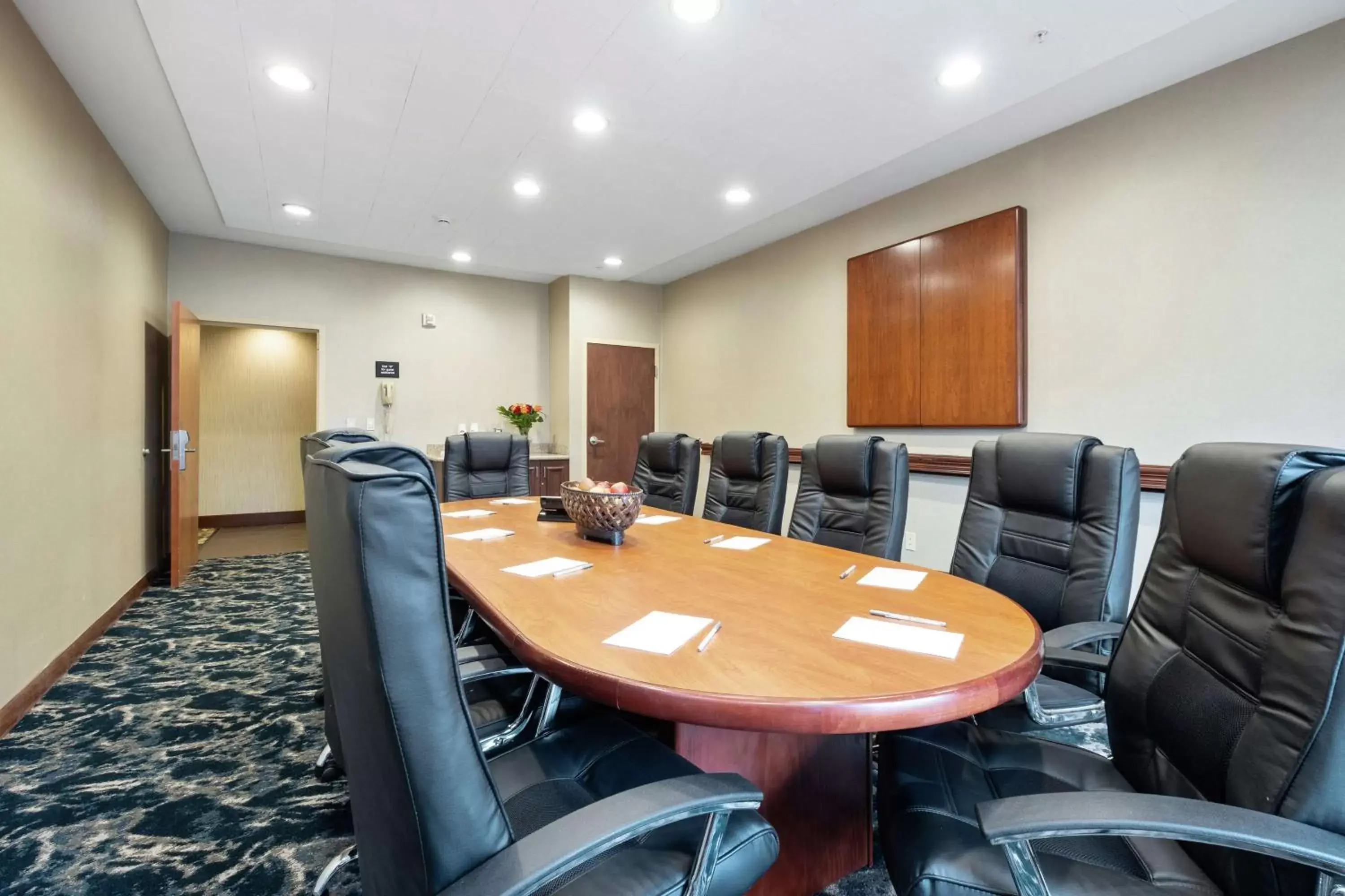 Dining area in Hampton Inn & Suites Rockland