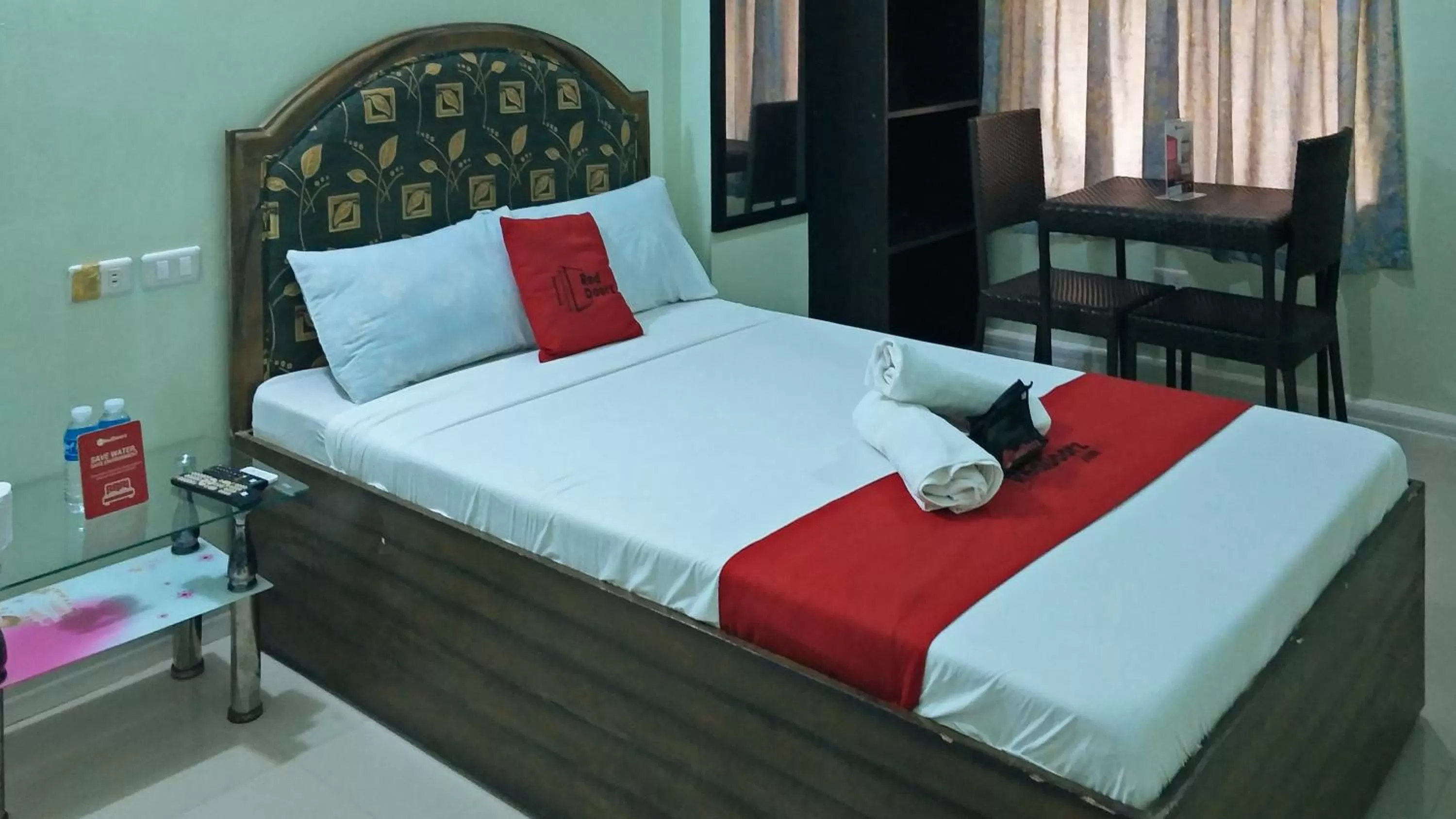 Bed in RedDoorz @ Bankal Lapulapu