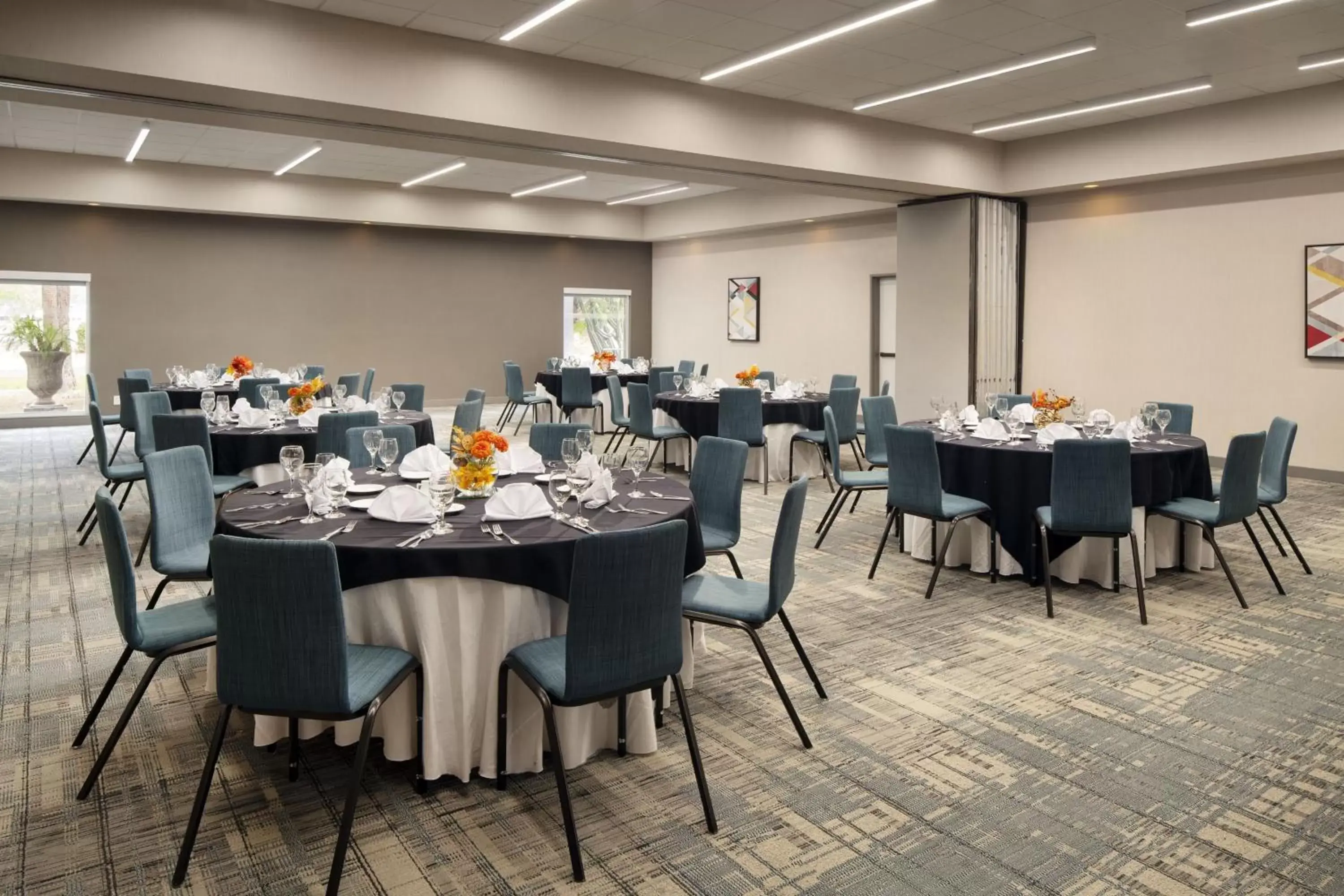 Meeting/conference room, Restaurant/Places to Eat in Four Points by Sheraton Tucson Airport