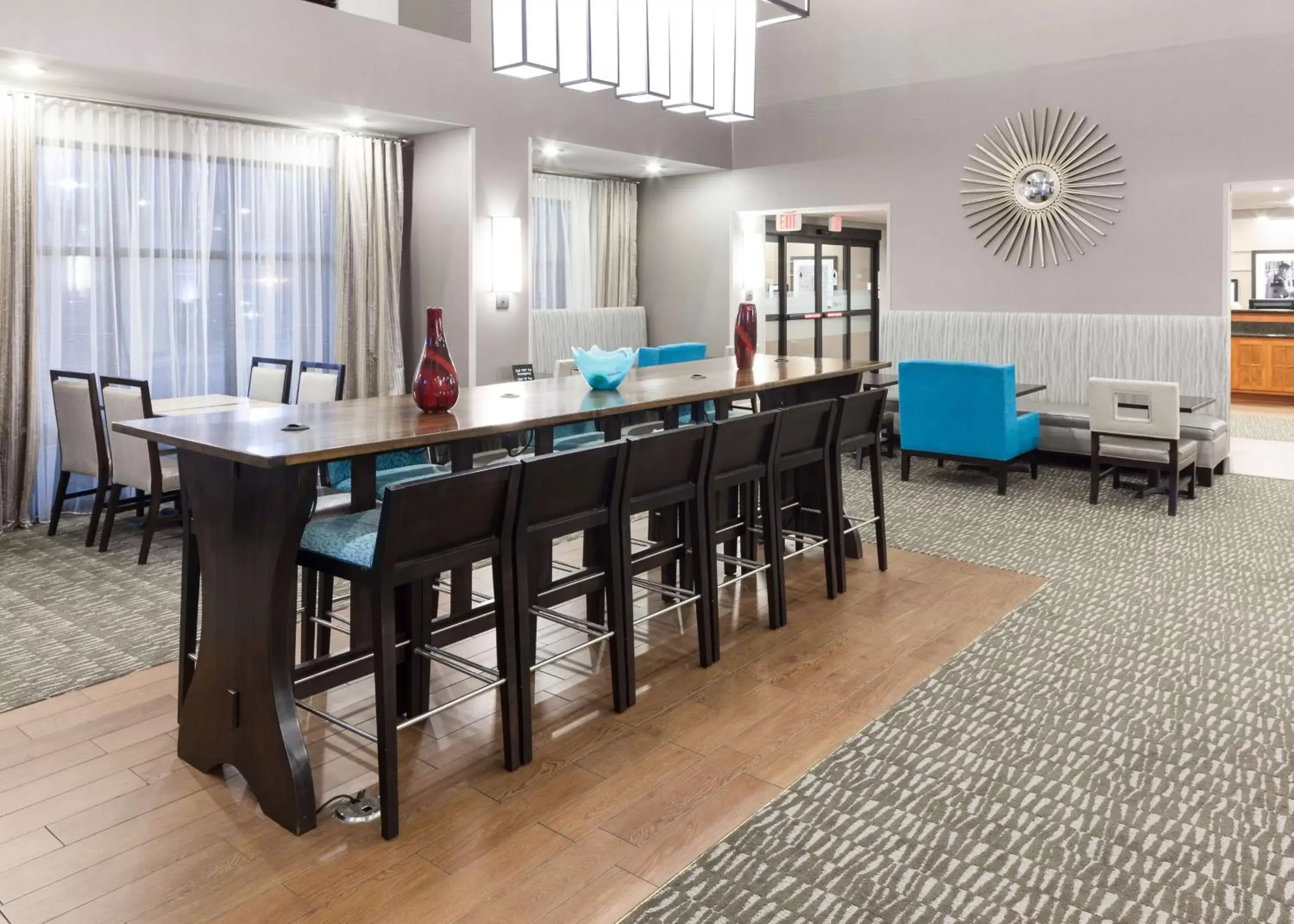 Lobby or reception in Hampton Inn & Suites Cedar Rapids