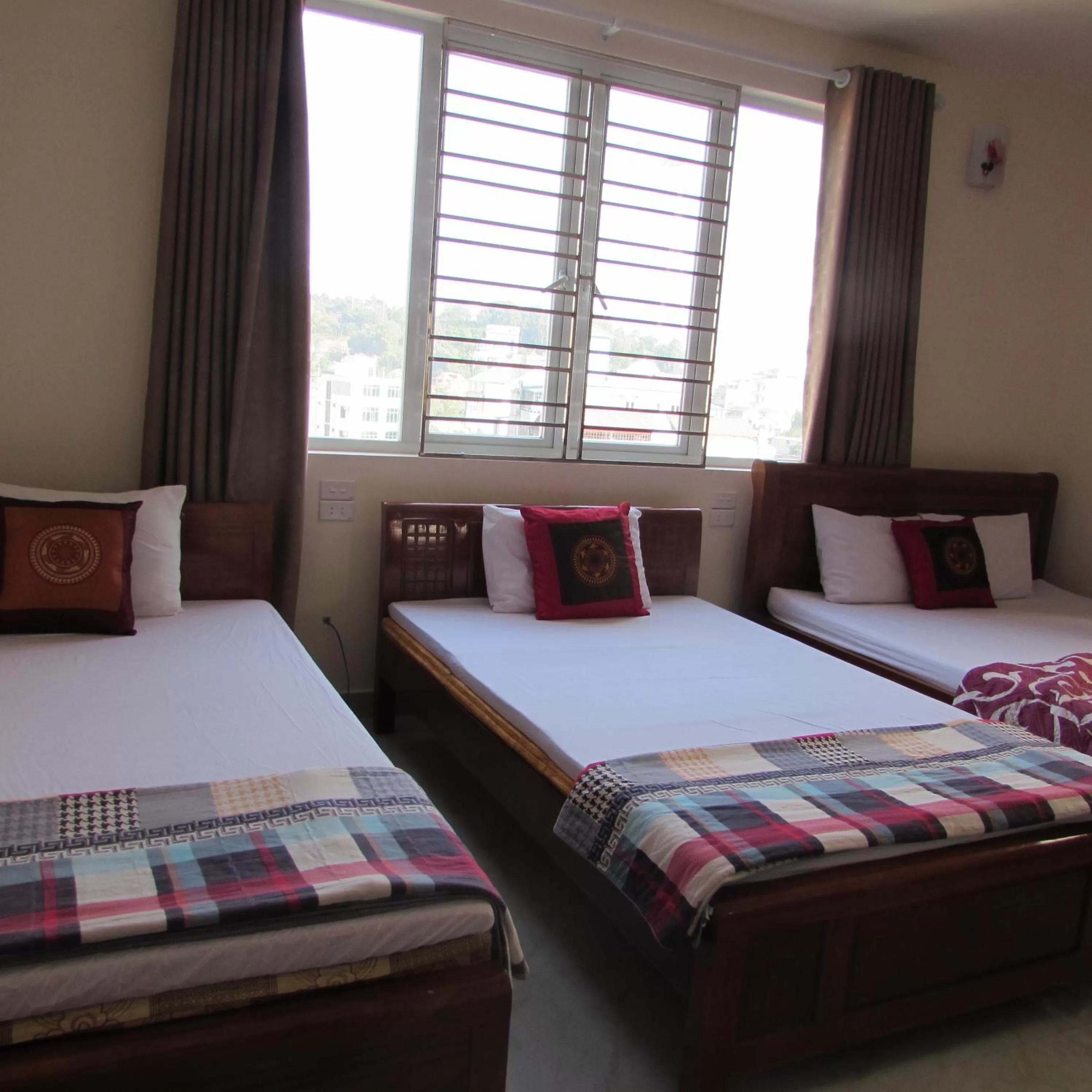 Bedroom, Bed in Viet Nhat Halong Hotel - Bai Chay