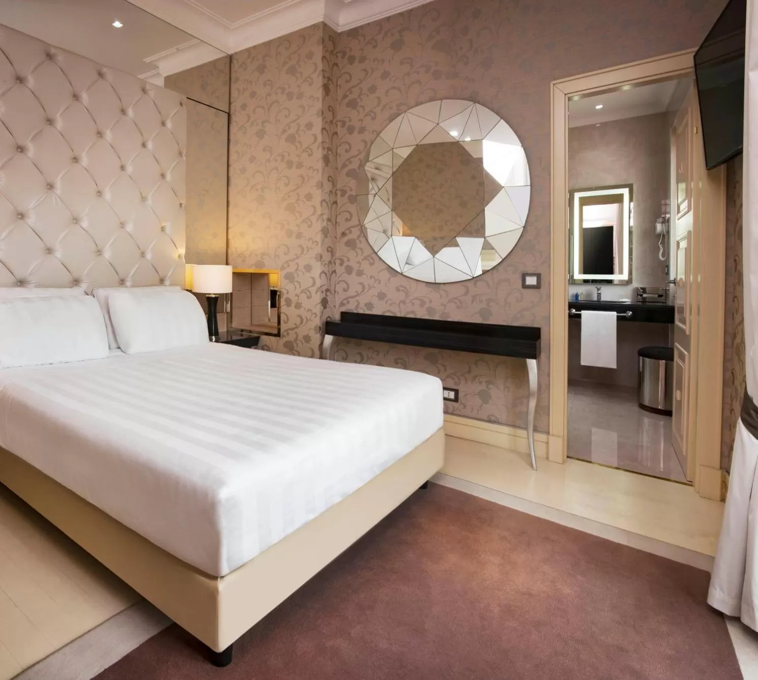 Bedroom, Bed in Radisson Blu GHR Rome