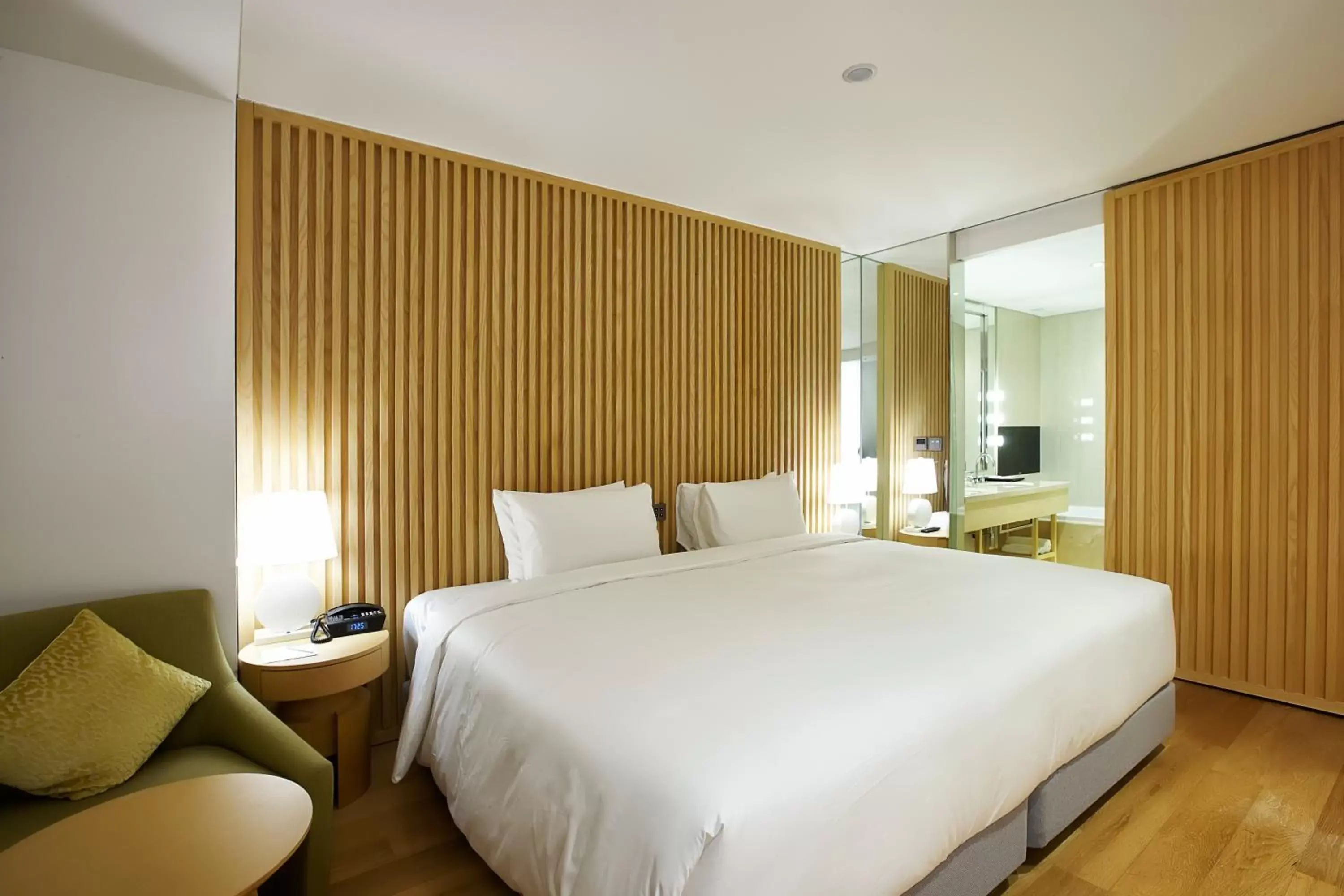 Bedroom, Bed in Hotel Entra Gangnam
