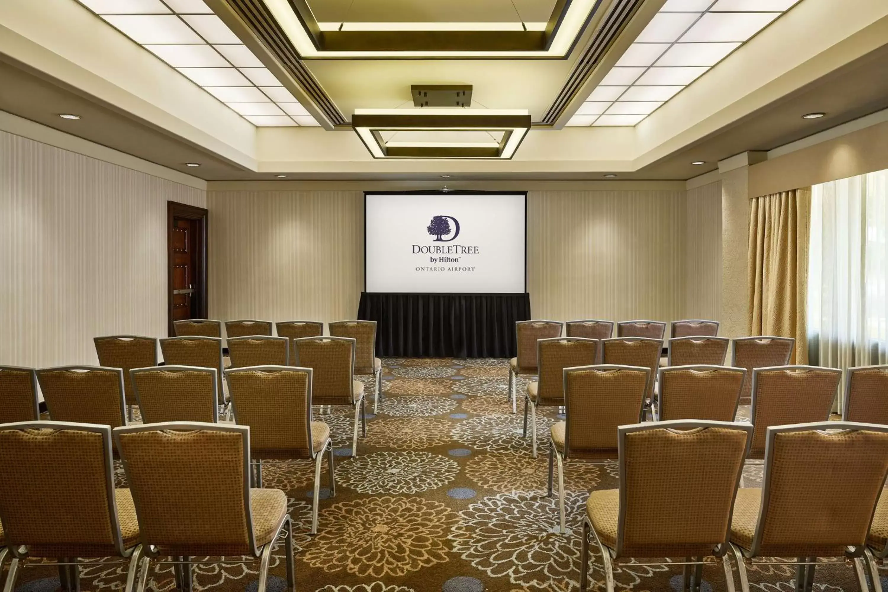 Meeting/conference room in DoubleTree by Hilton Ontario Airport