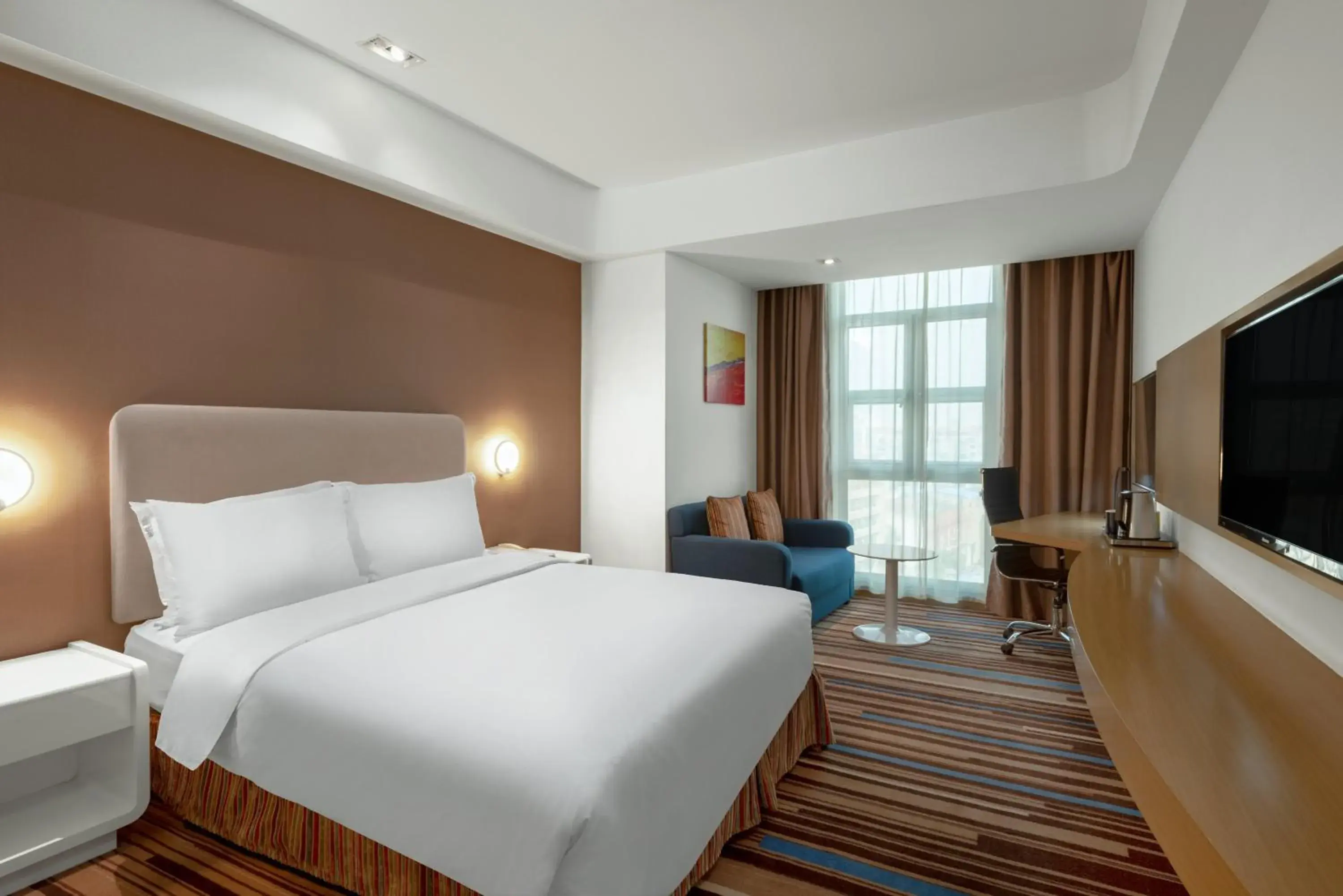 Photo of the whole room, Bed in Holiday Inn Express Nantong Downtown, an IHG Hotel