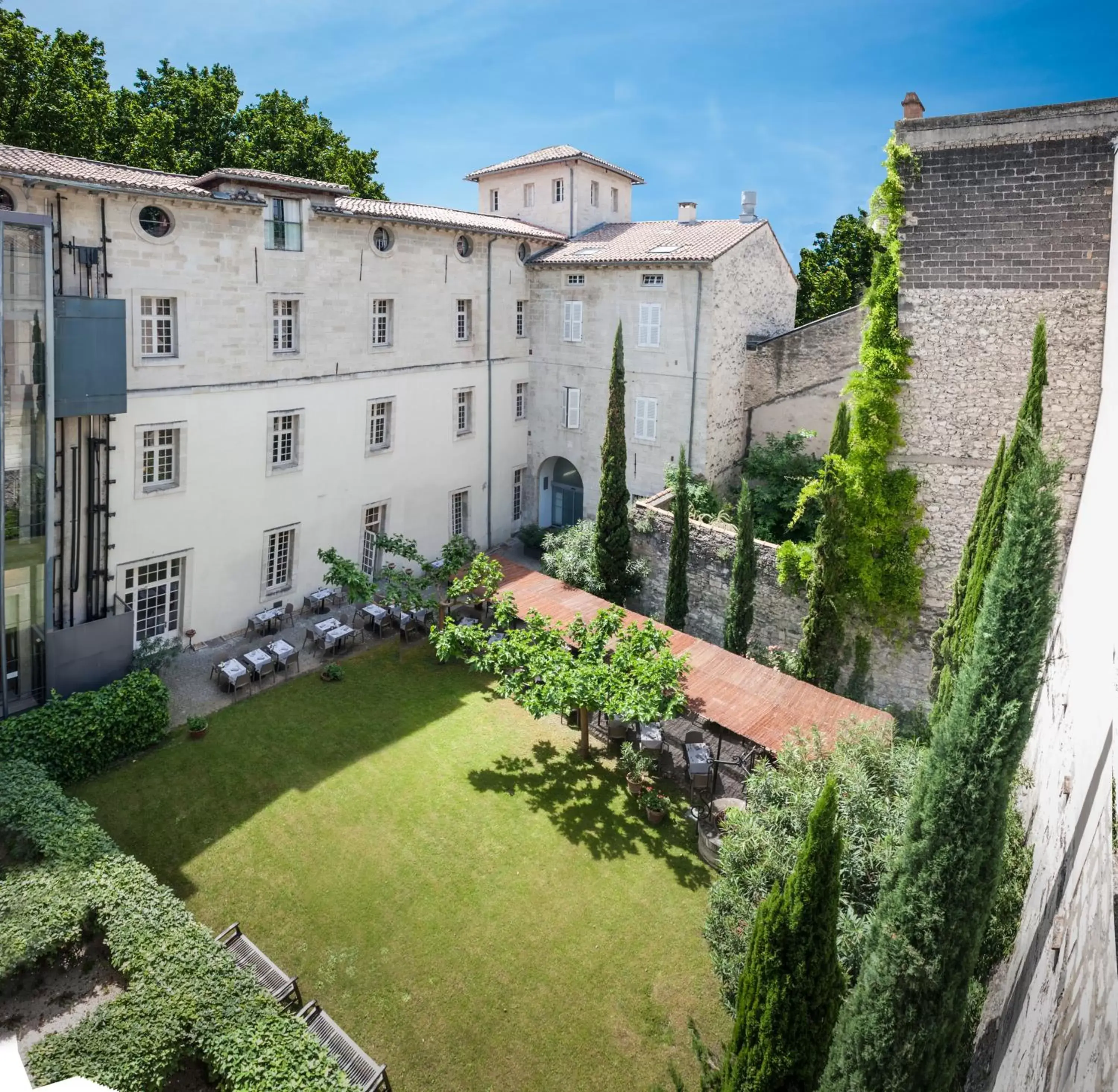 Garden view, Property Building in Hôtel Cloitre Saint Louis Avignon