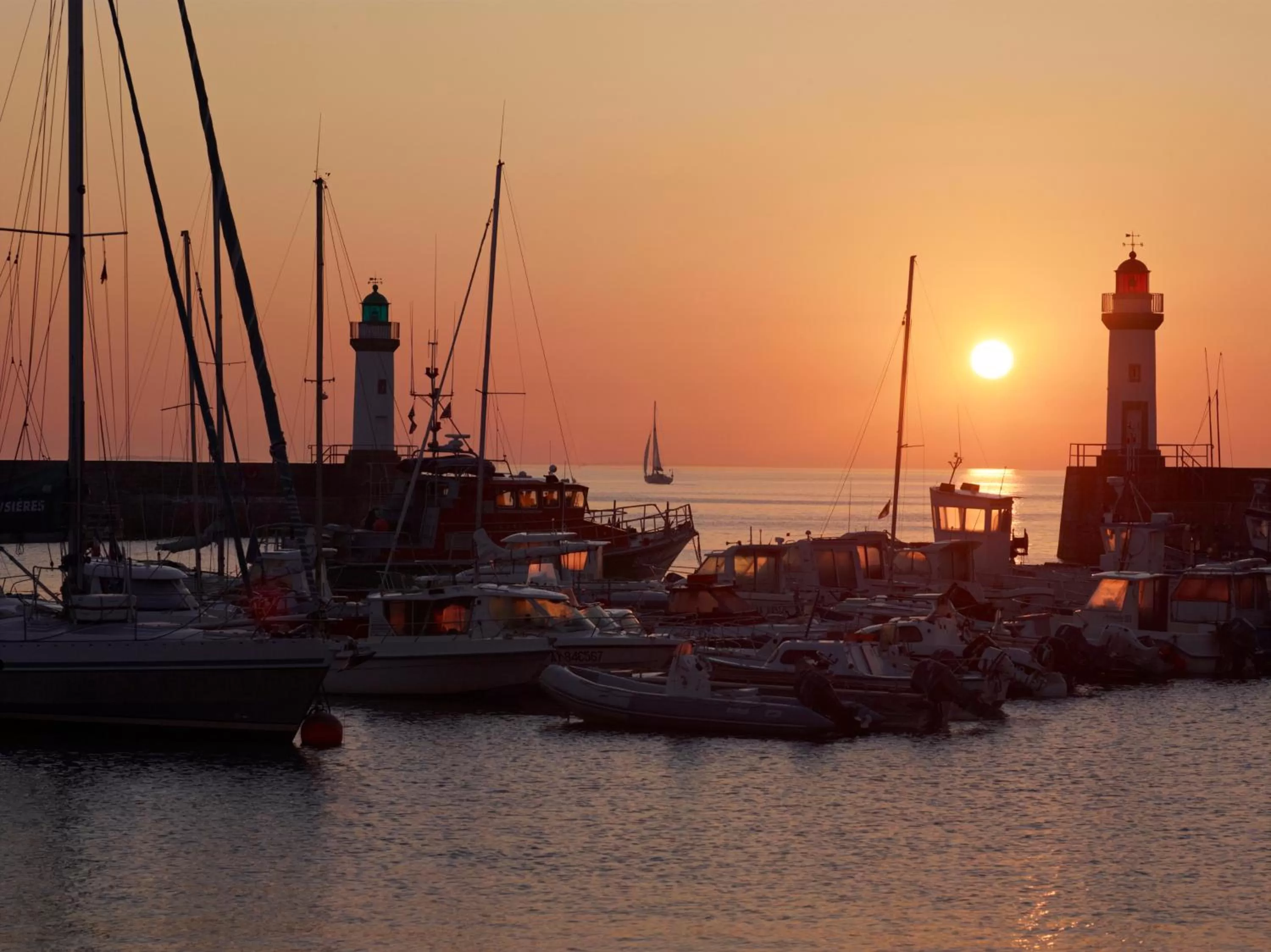 Area and facilities, Sunrise/Sunset in Grand Hôtel de Bretagne