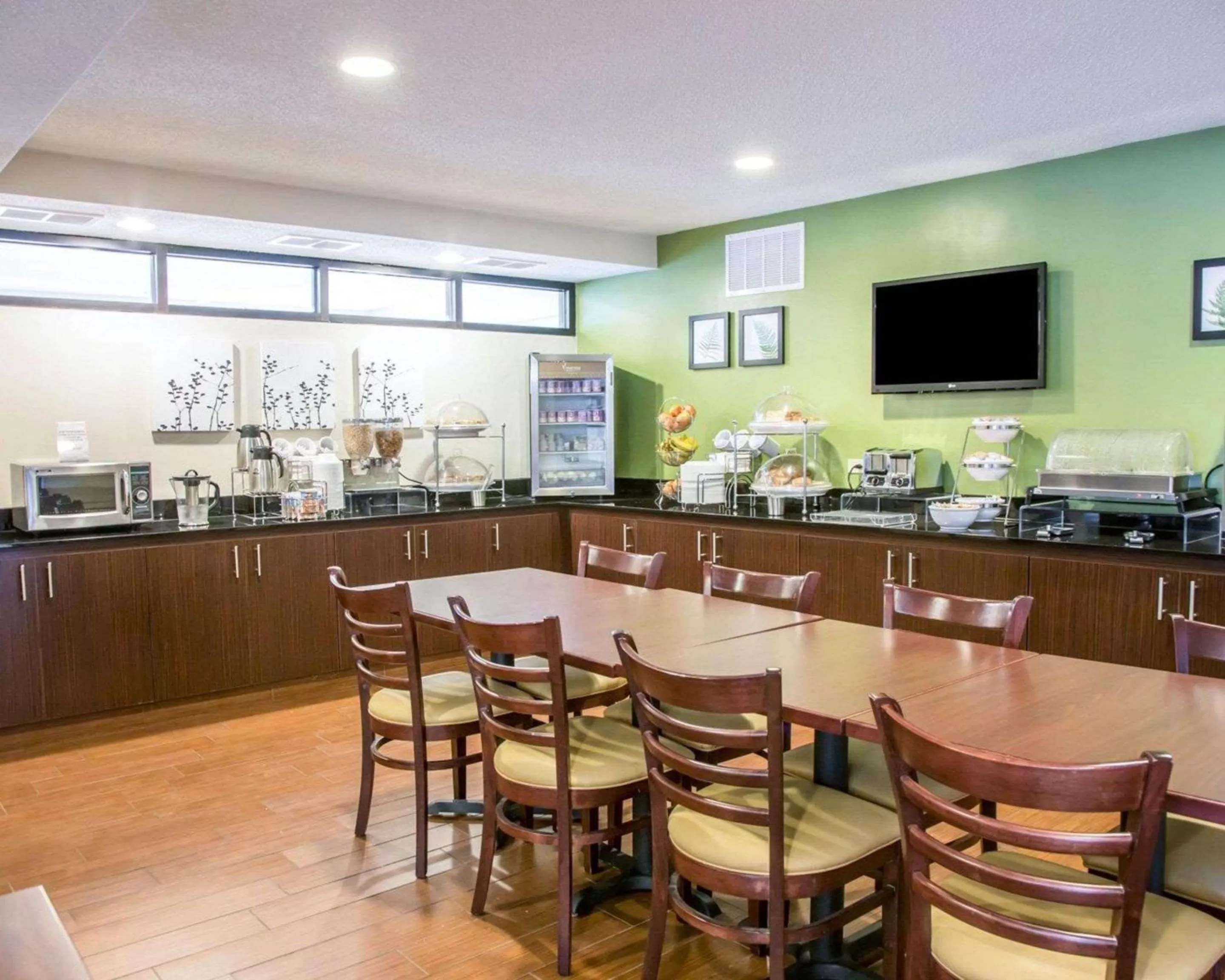 Restaurant/places to eat in Sleep Inn Midway Airport