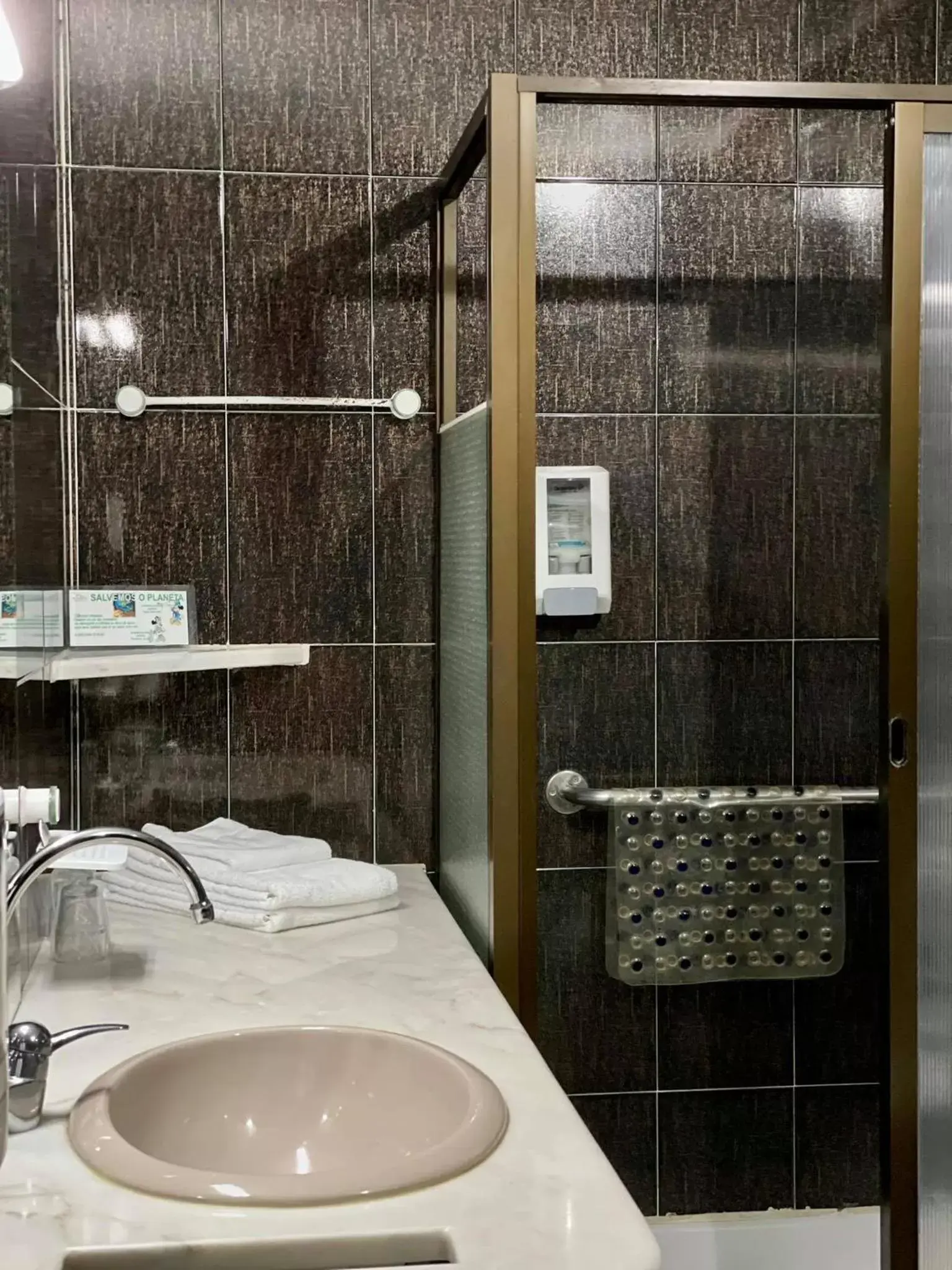 Shower, Bathroom in Hotel Rural A Coutada