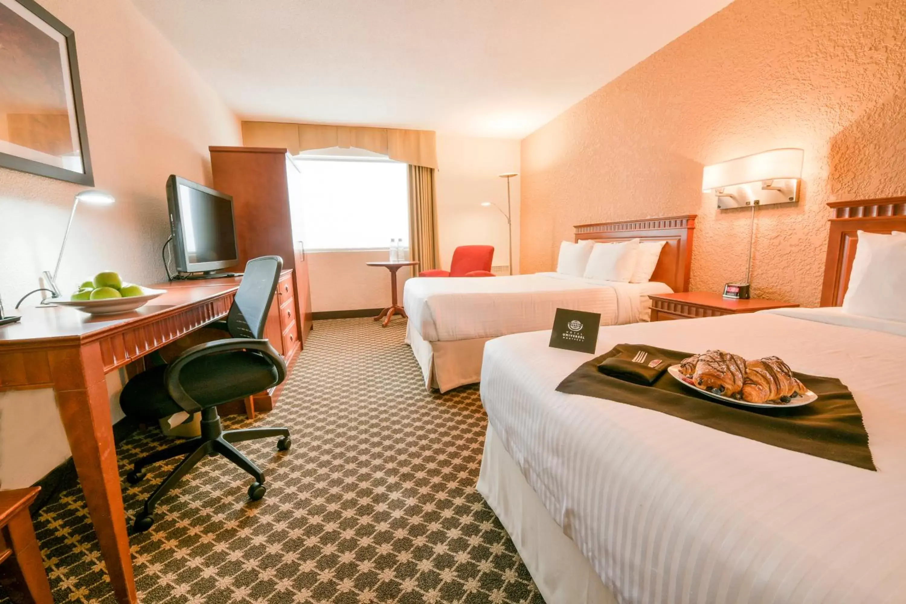Bedroom in Hotel Universel Montréal