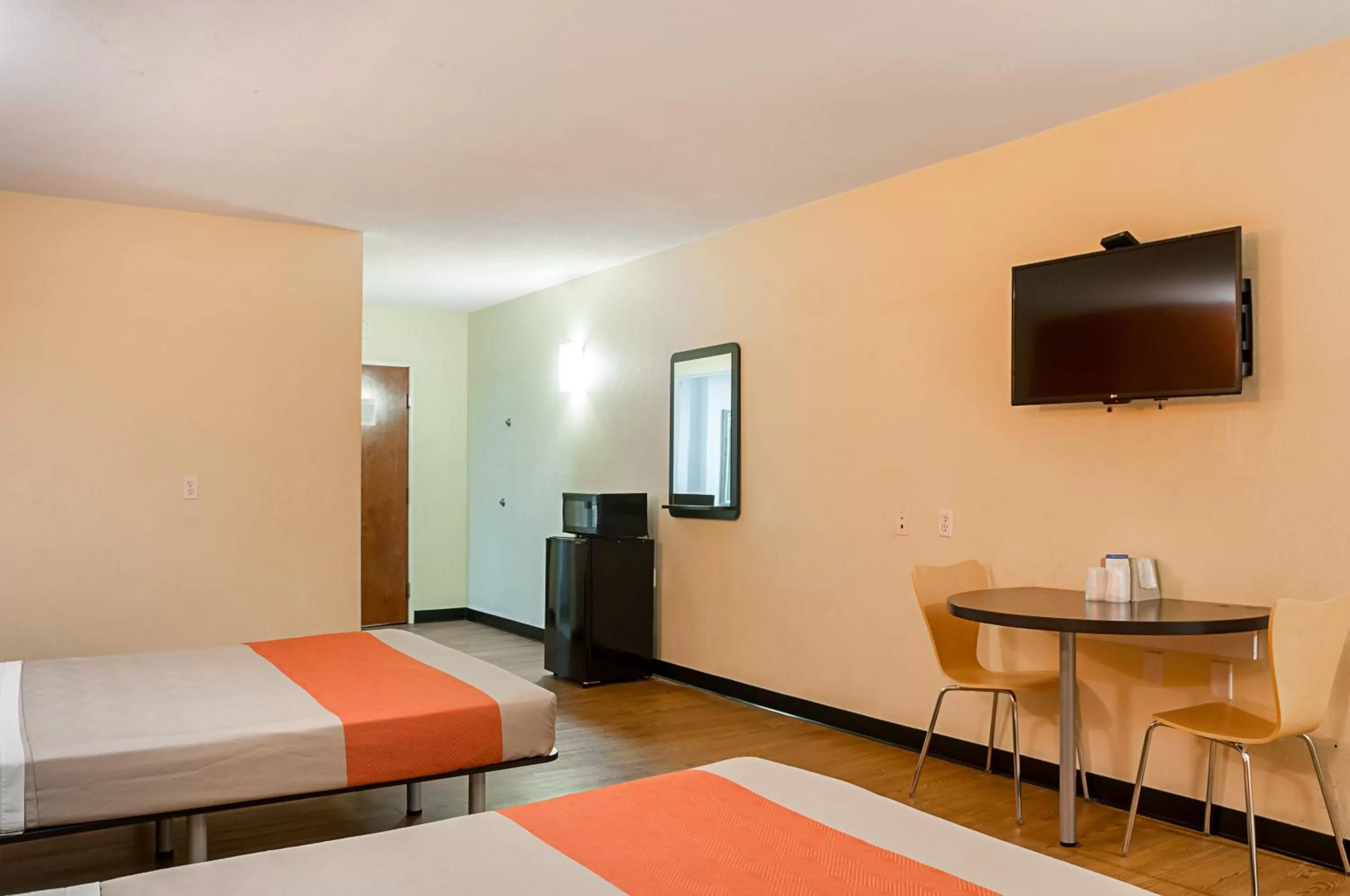 Bedroom, Bed in Motel 6-New Orleans, LA - Near Downtown