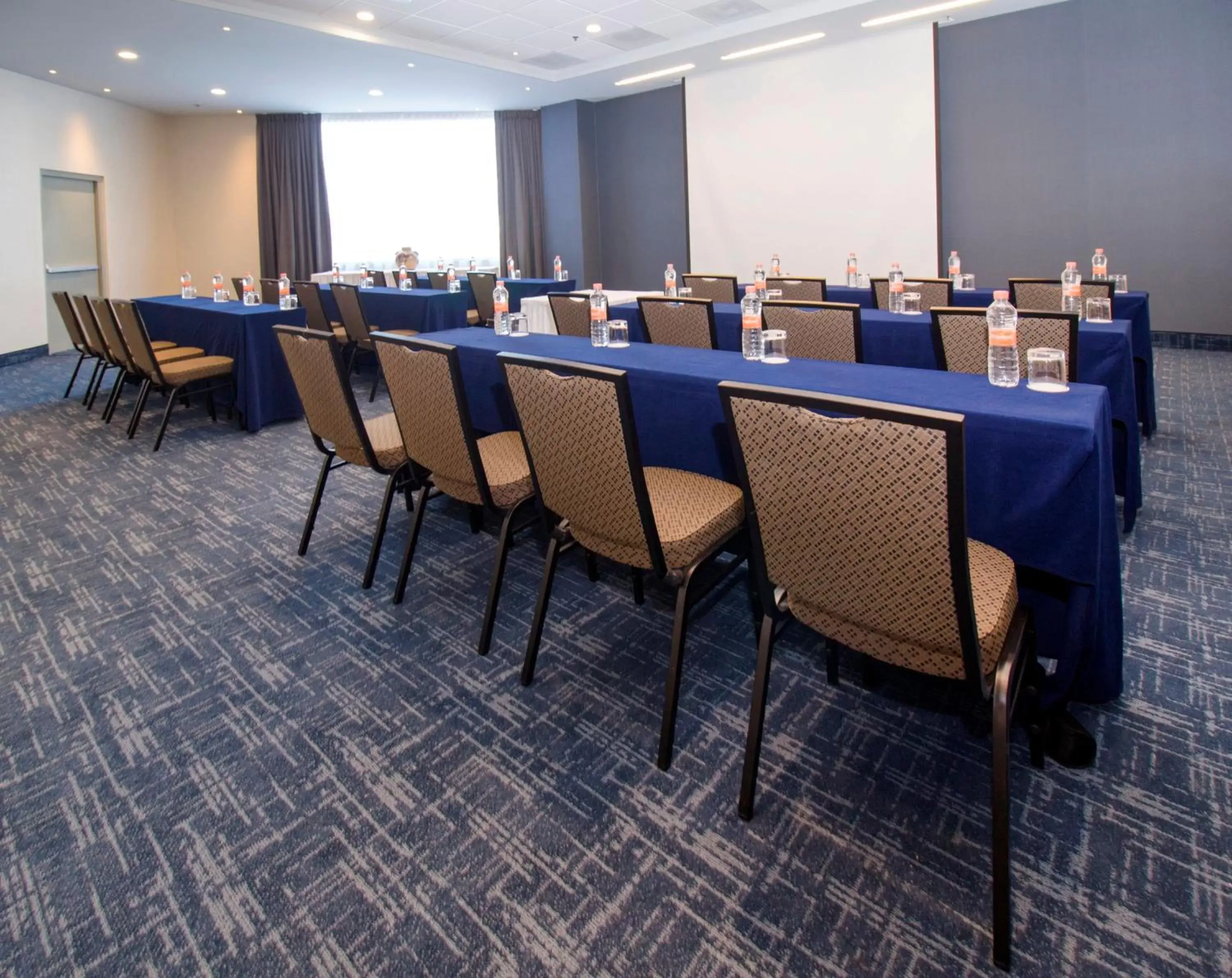 Meeting/conference room in Holiday Inn Puebla La Noria, an IHG Hotel