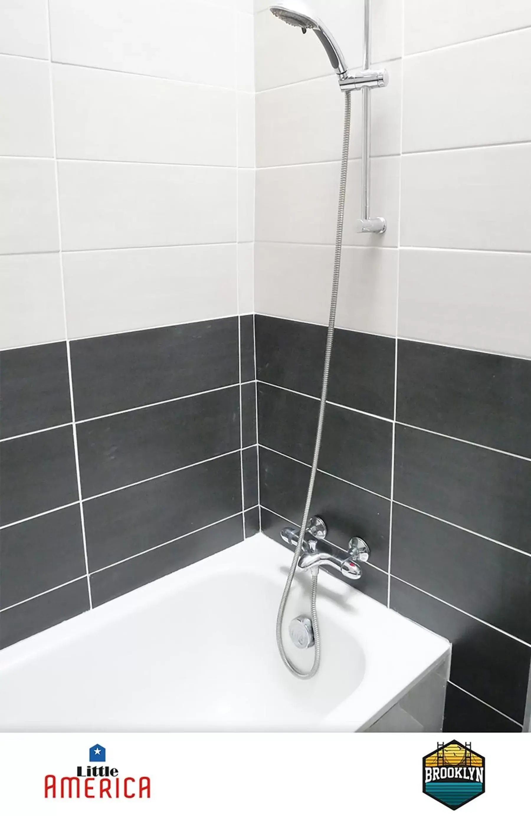 Bath, Bathroom in Little America - Appart Hôtel 3km Futuroscope