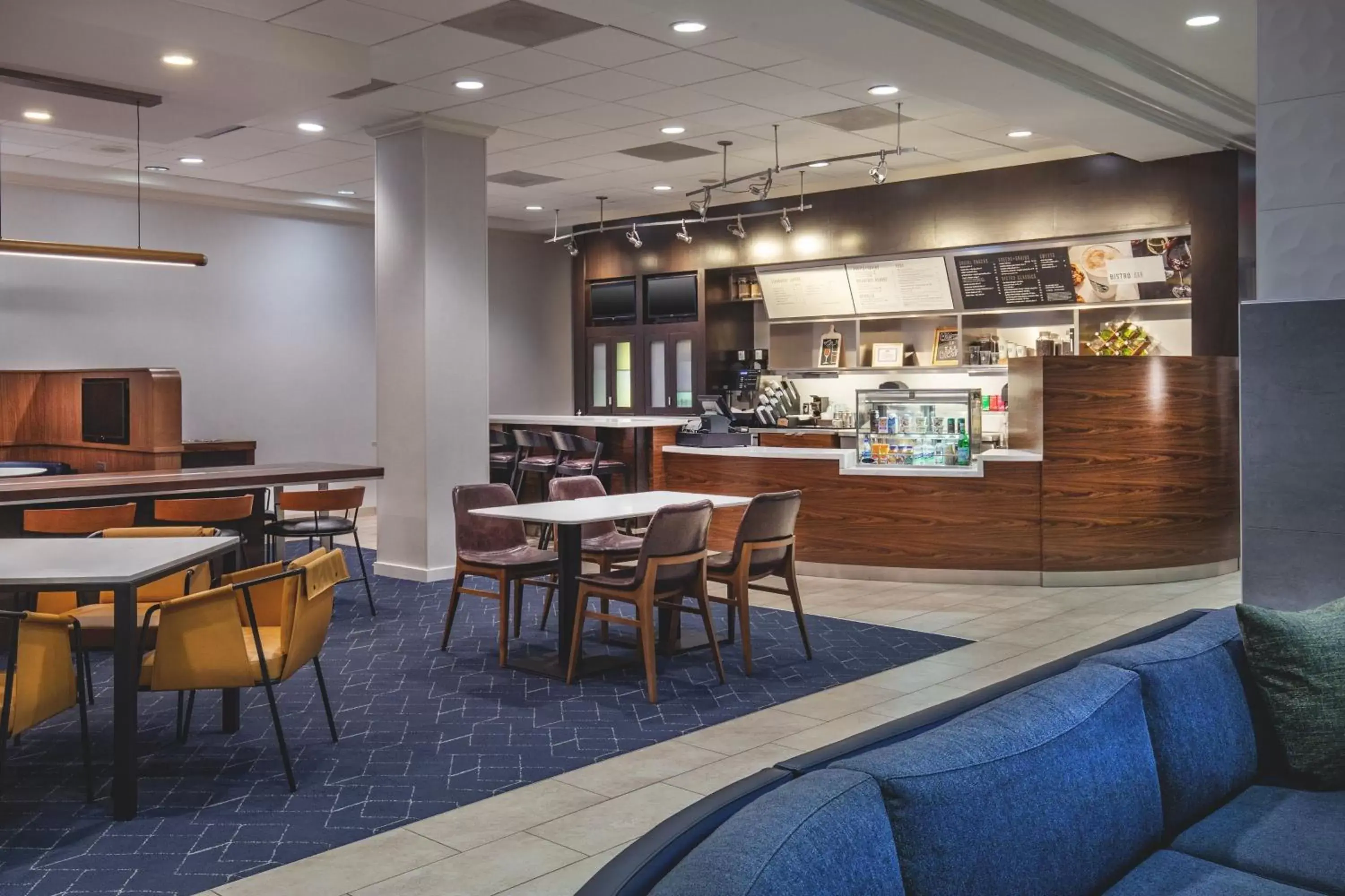 Restaurant/places to eat, Lounge/Bar in Courtyard by Marriott Boston Billerica Bedford