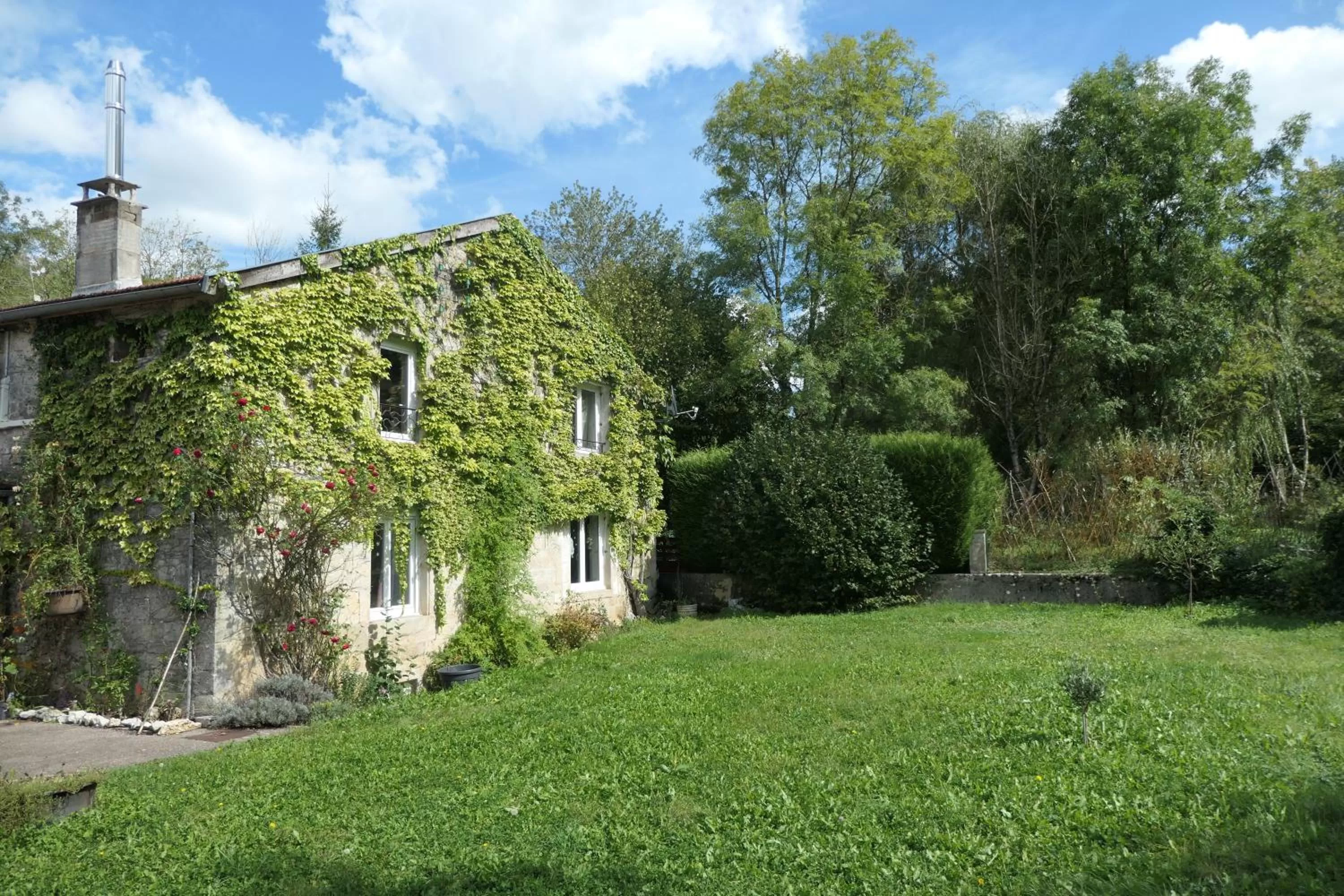 Property Building in Le Moulin Aux Ecrevisses