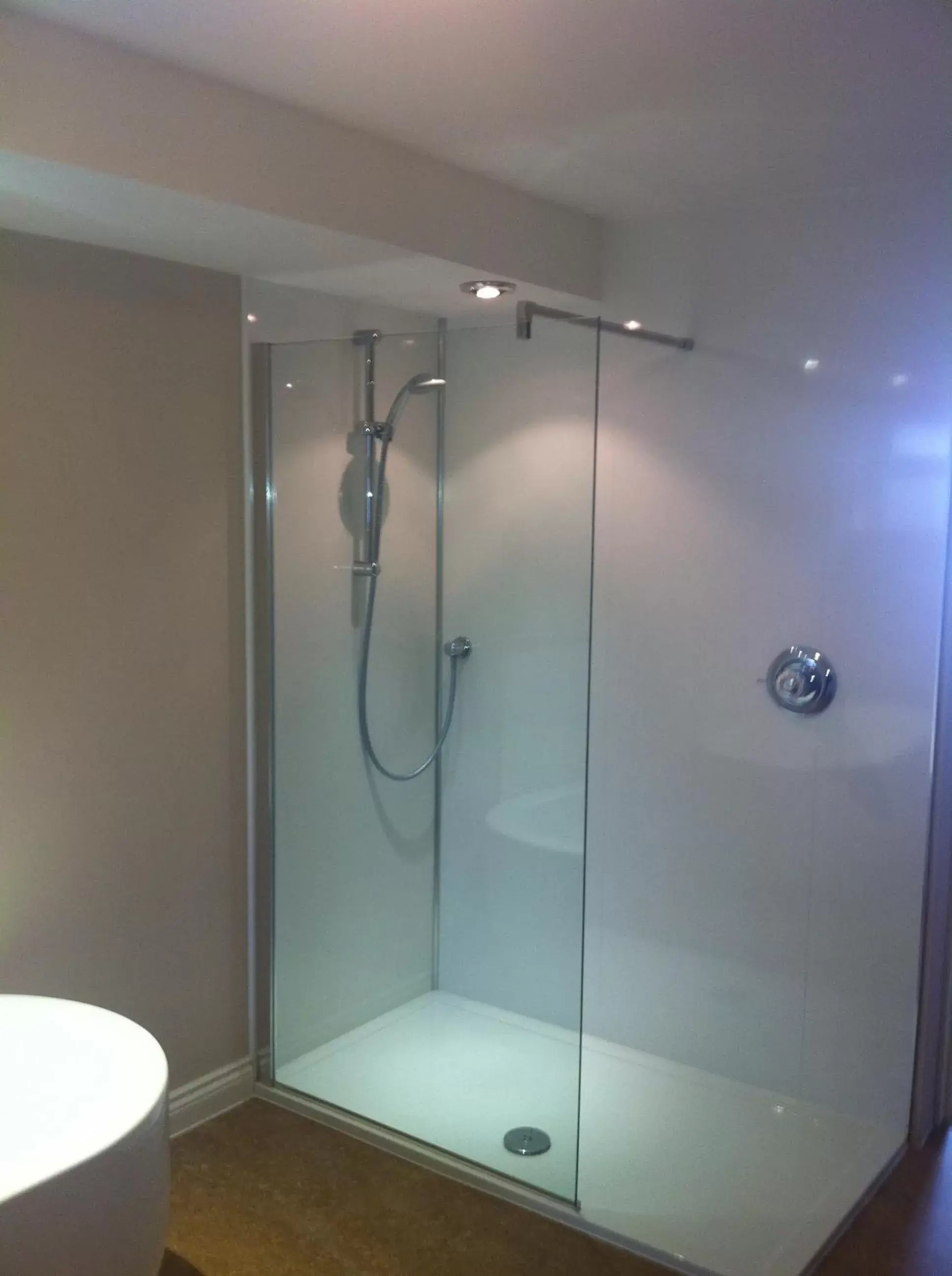 Shower, Bathroom in Boathouse Hotel