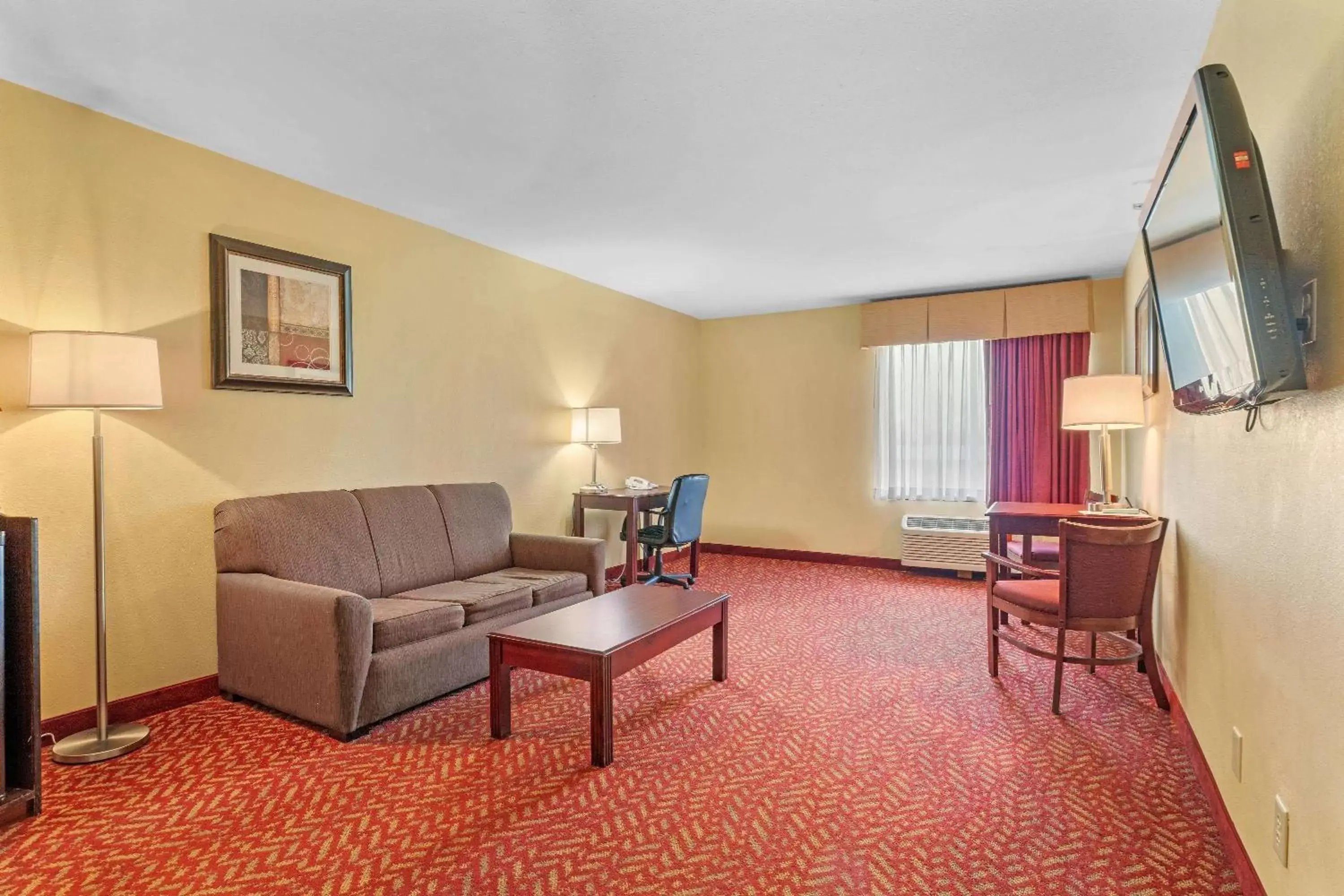 Bedroom, Seating Area in Best Western Clearlake Plaza