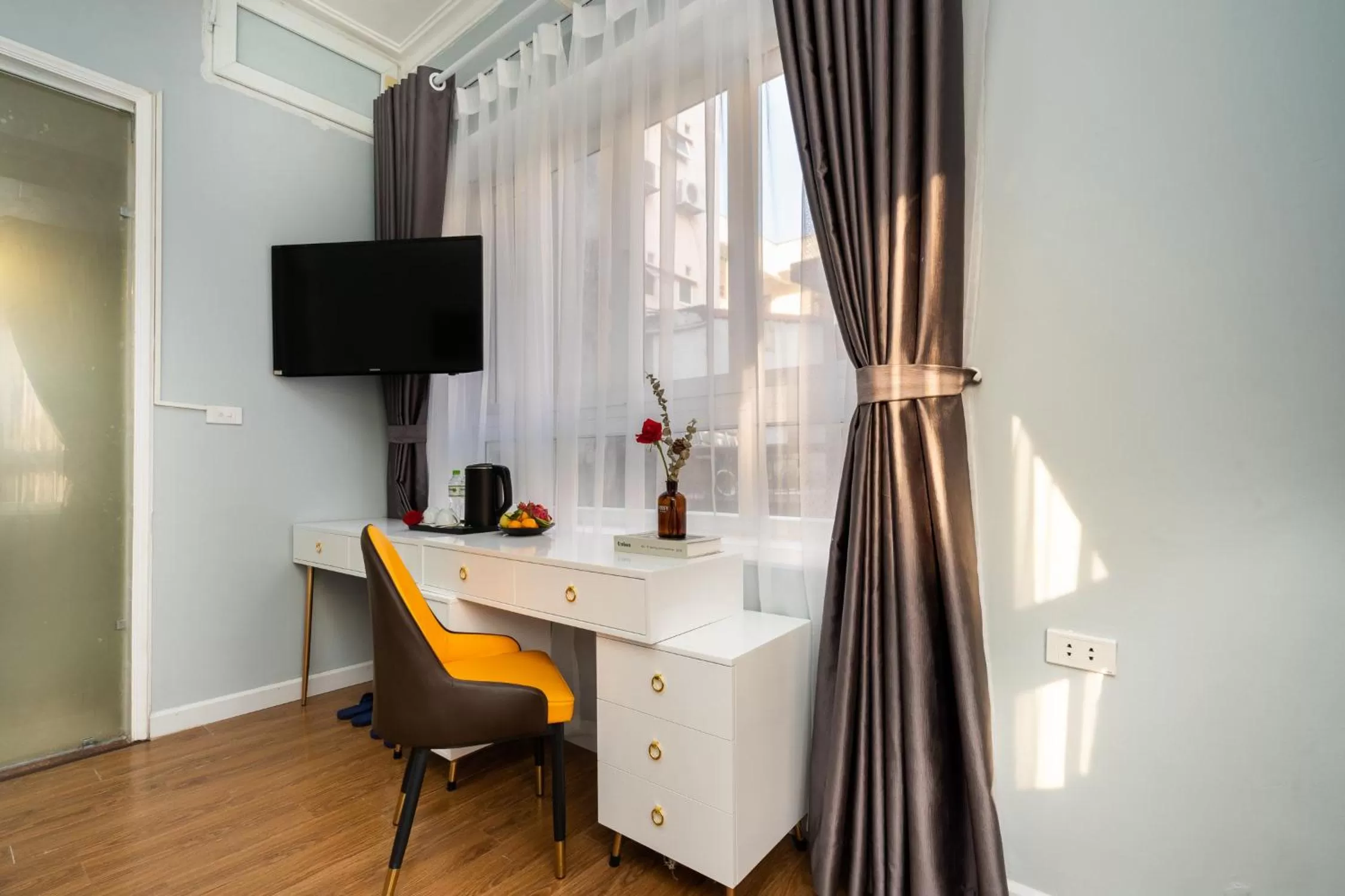 TV and multimedia in Hanoi Memory Legends Hotel