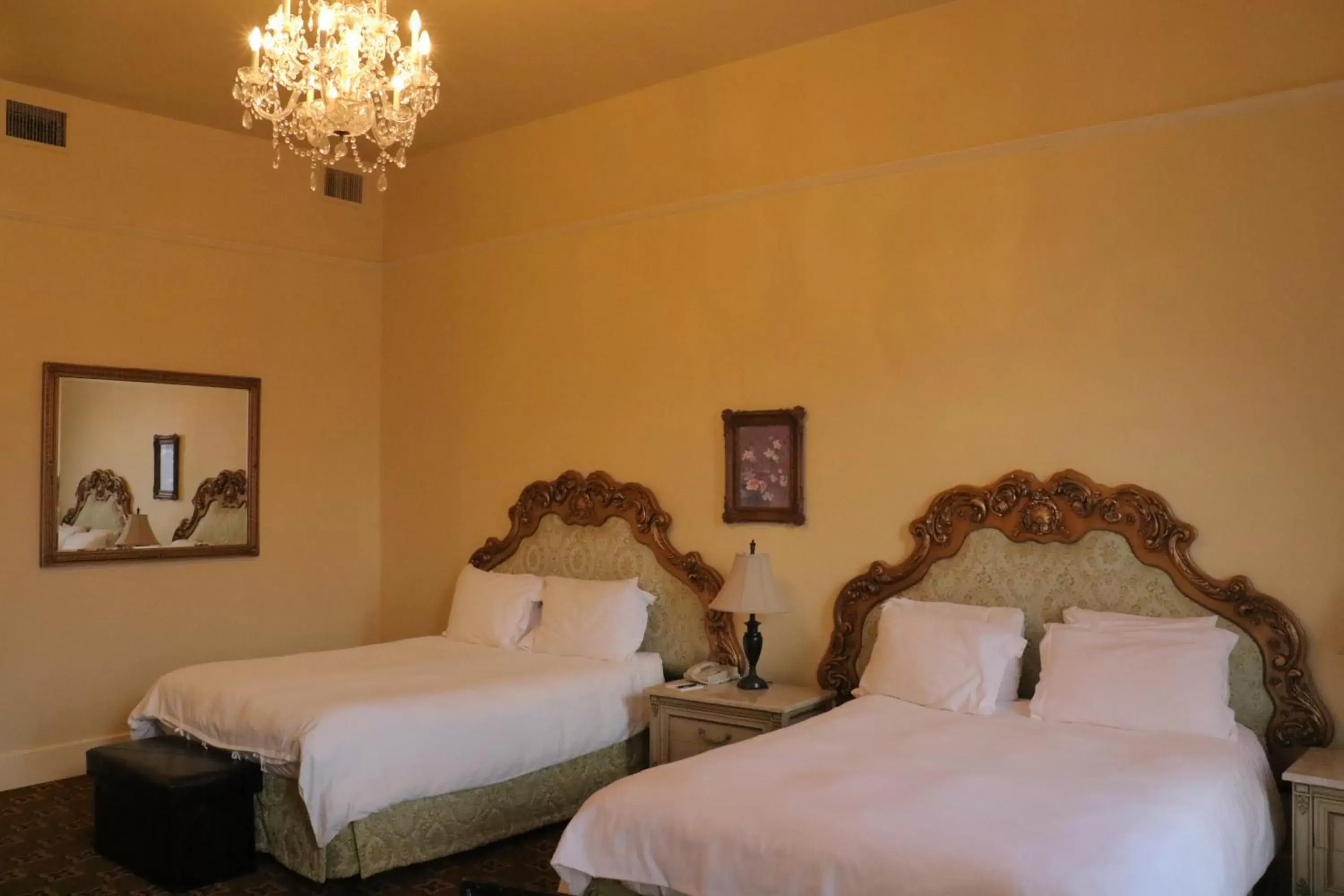 Property building, Bed in Geiser Grand Hotel