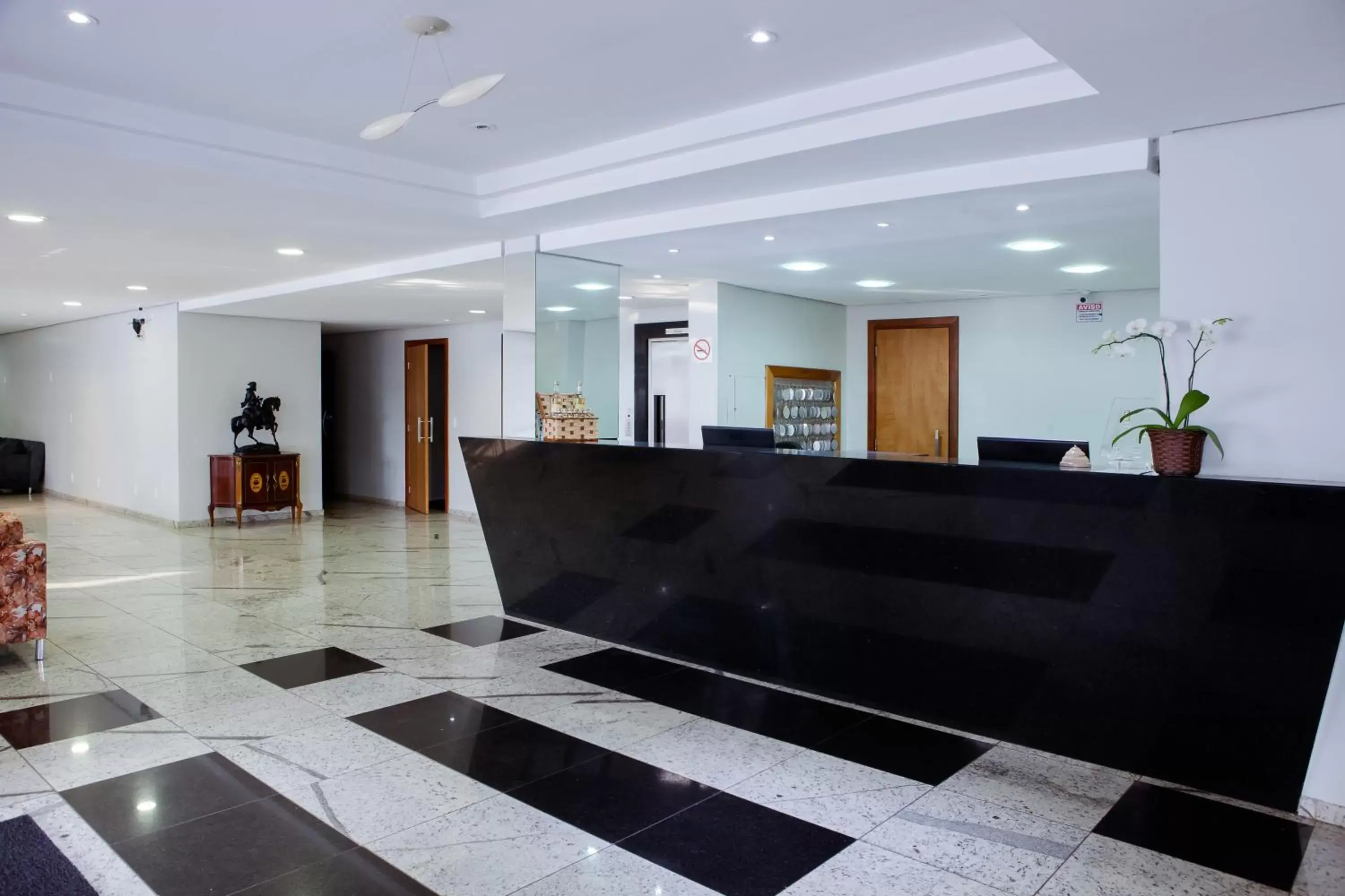 Lobby/Reception in JVA Fenix Hotel