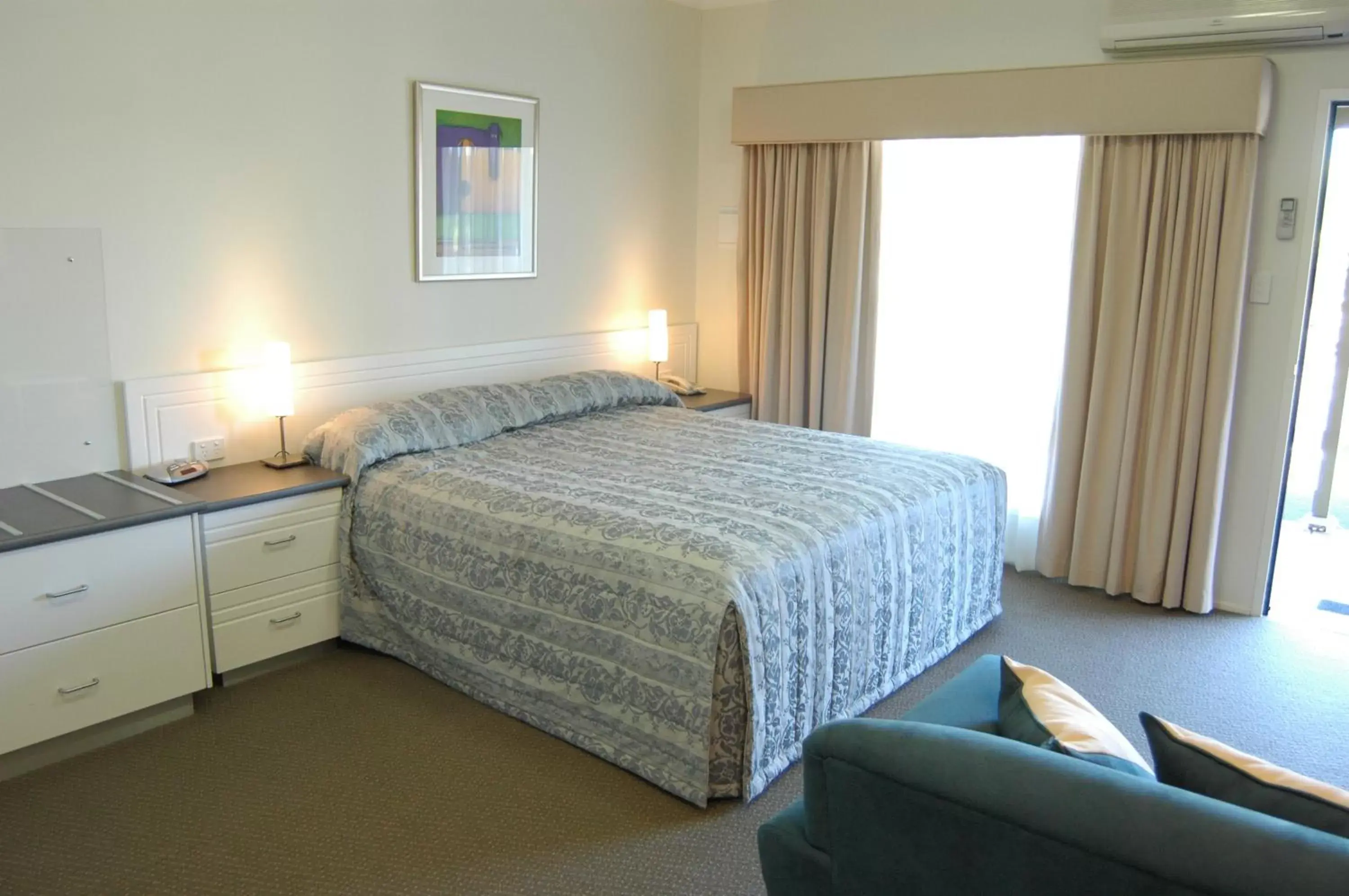 Bed in McLaren Vale Motel & Apartments